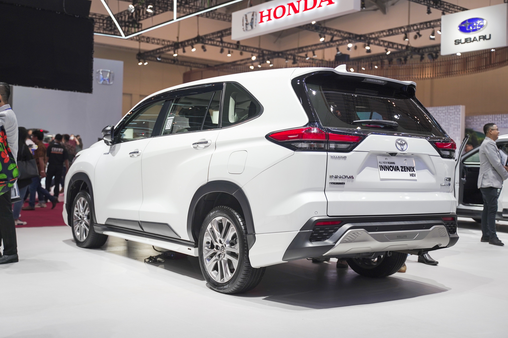 Xem trước Toyota Innova hybrid sắp về Việt Nam: Giá không dưới 1 tỷ đồng, vượt trội về công nghệ so với bản cũ - Ảnh 4.
