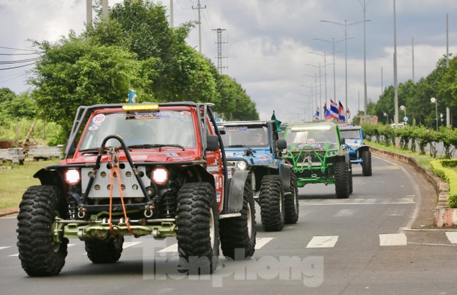 Hàng trăm ô tô địa hình diễu hành ở Đắk Lắk - Ảnh 3.