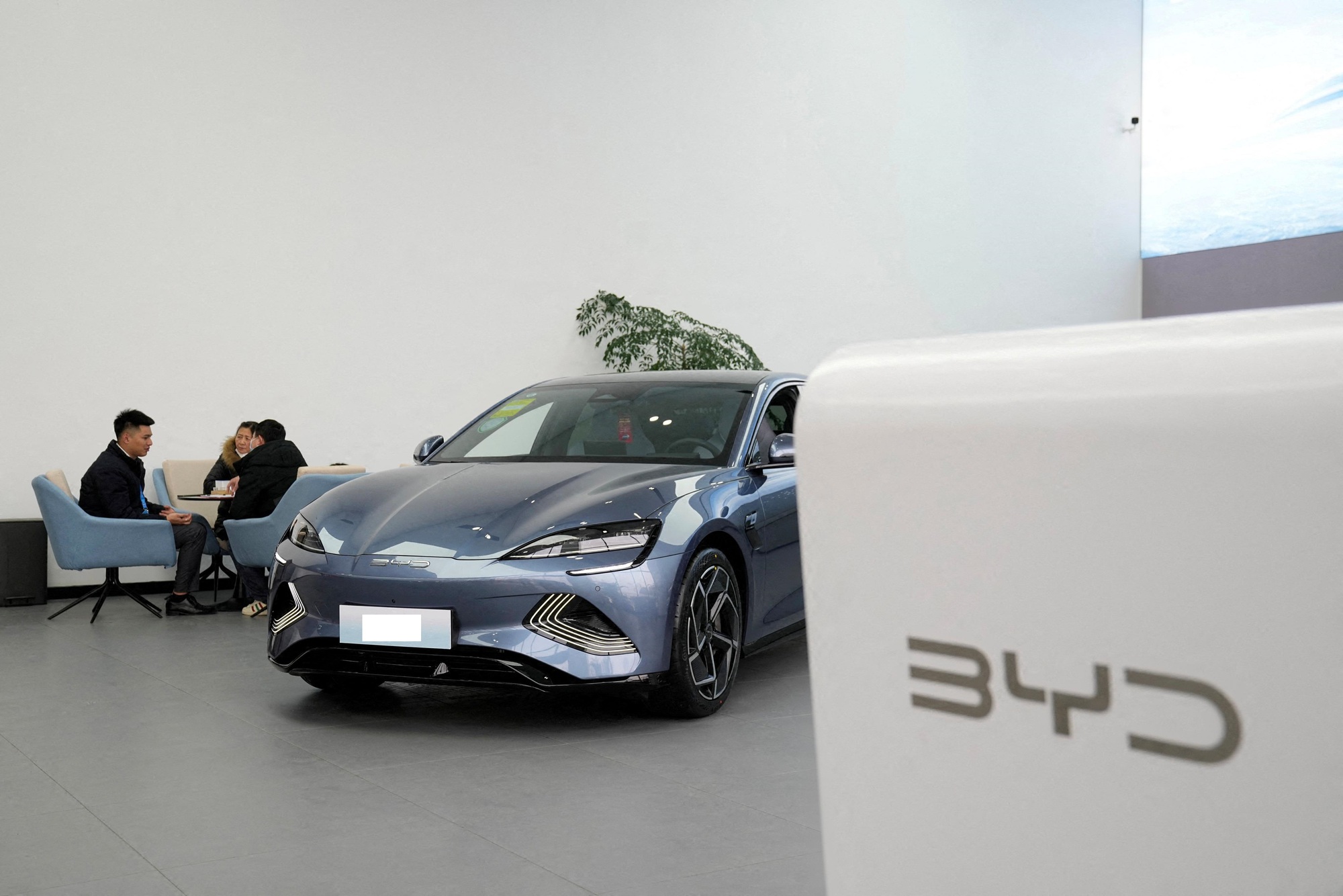 BYD kêu gọi các hãng xe Trung Quốc khác chung tay đấu lại các hãng xe quốc tế - Ảnh 2.