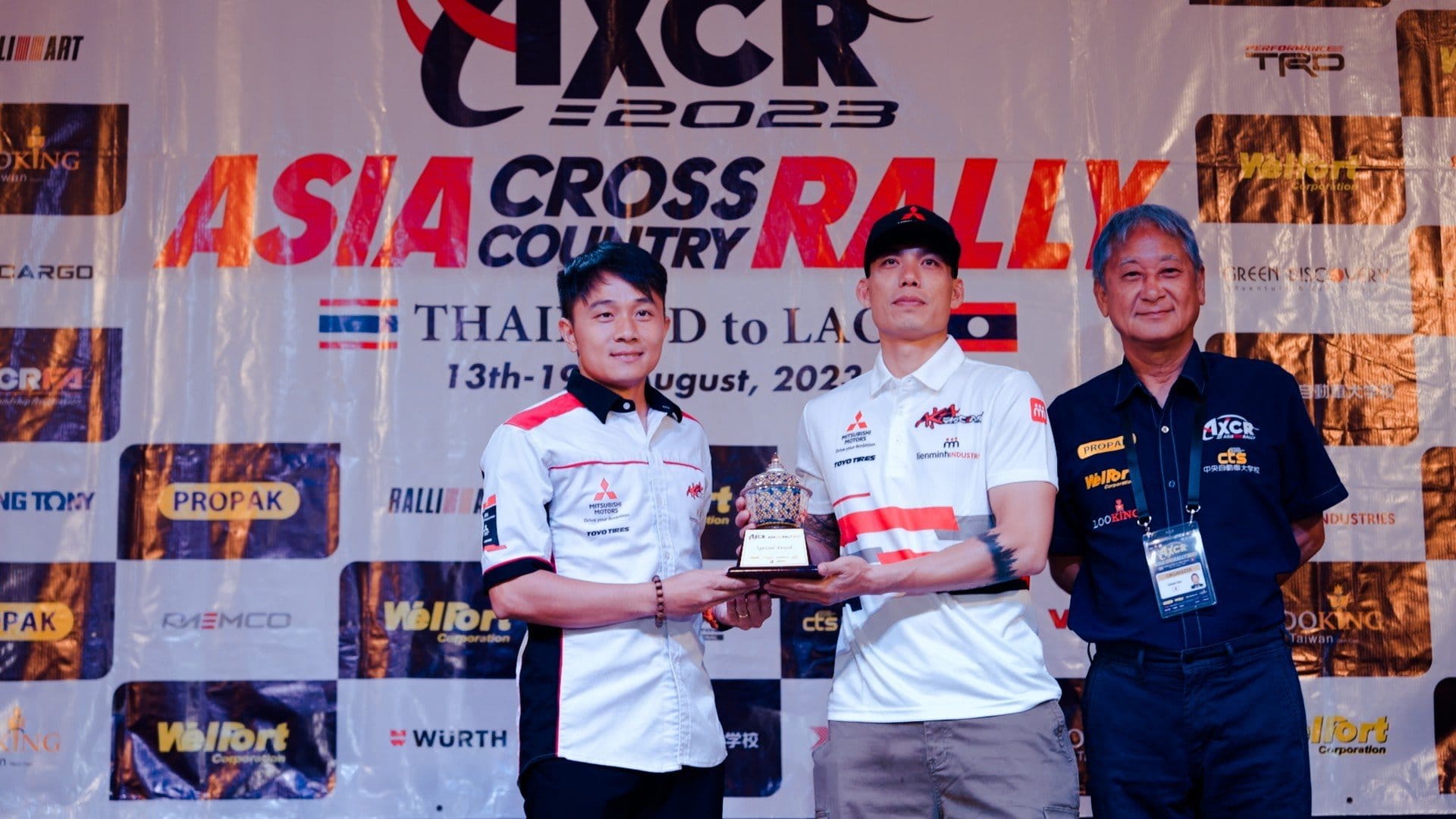 Tay đua Việt Nam chia sẻ khoảnh khắc bị lật xe 2 vòng tại AXCR 2023: 'Chỉ quan tâm làm mọi cách để về đích' - Ảnh 5.