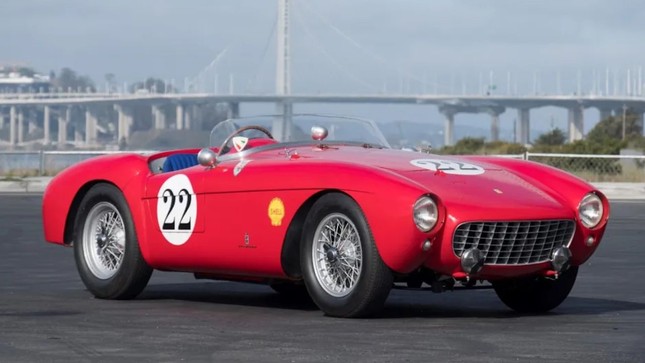 Mảnh ghép của xe Ferrari được đấu giá gần 2 triệu USD - Ảnh 2.