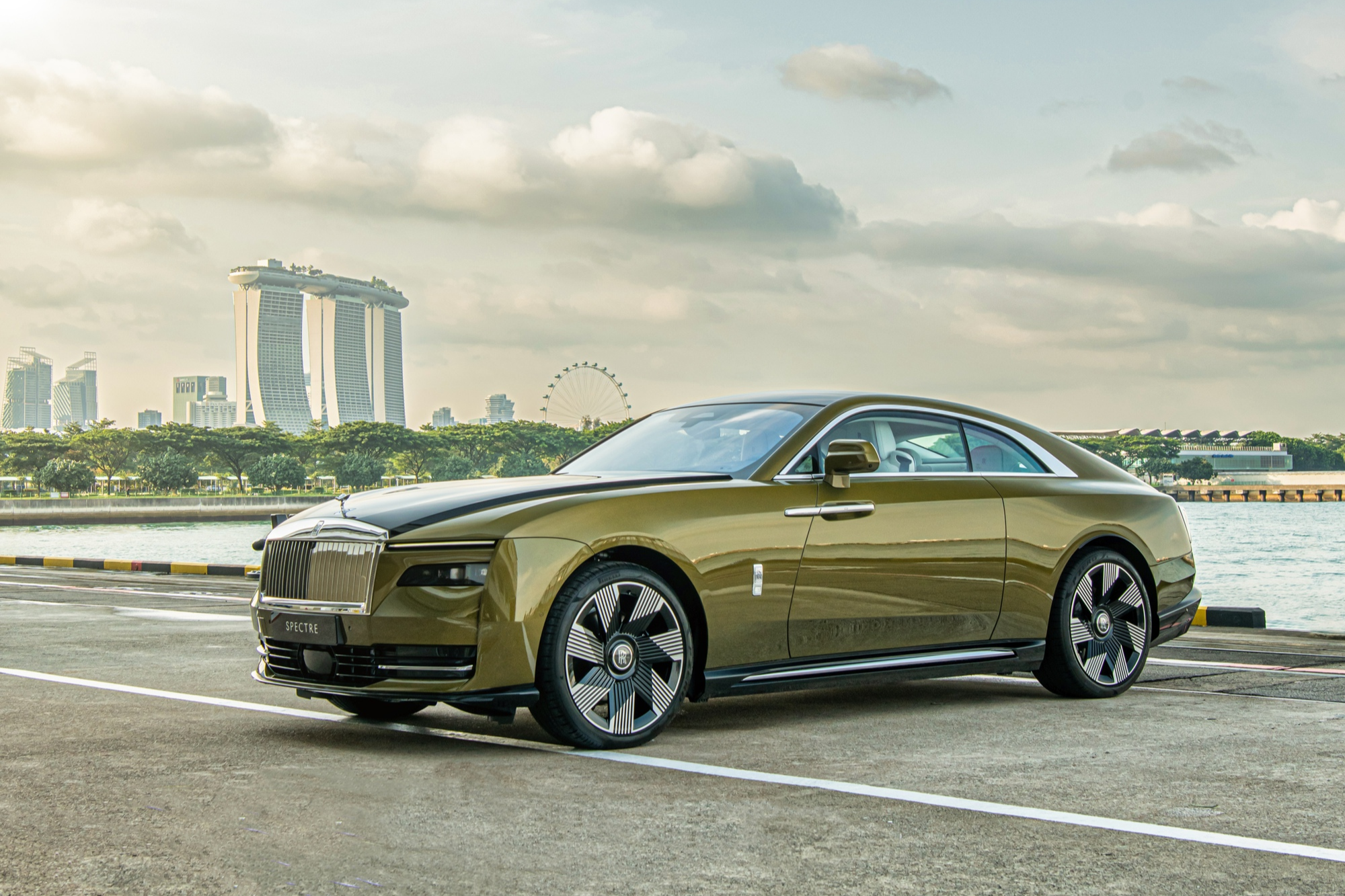 Rolls-Royce Spectre giá gần 18 tỷ tại Việt Nam đã về tới ĐNÁ: Nhiều tuỳ chọn hiện đại và đẳng cấp cho nhà giàu - Ảnh 1.