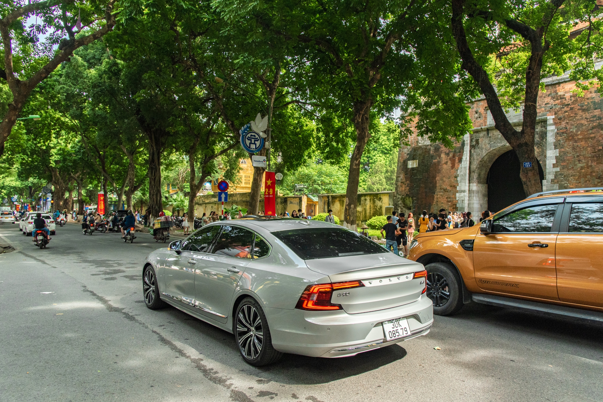 AP15 xuyên Việt: Cùng Volvo S90 chạm tới 2 kỷ lục, gặp 2 gạo cội âm nhạc ở Việt Nam - Ảnh 1.