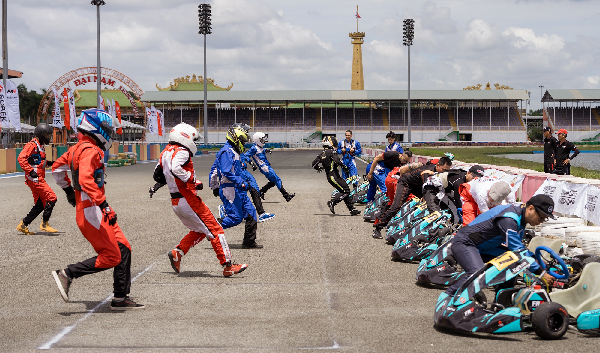 Giải đua Go-Kart đầu tiên tại Việt Nam áp dụng cách thi đấu như F1 - Ảnh 3.