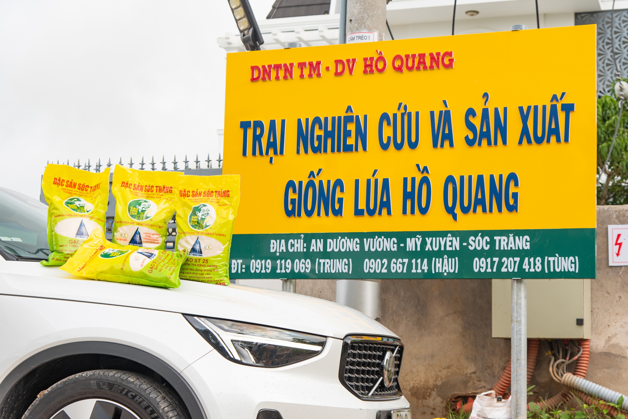 AP15 xuyên Việt tới Sóc Trăng: Volvo XC40 chở gần 400kg gạo ngon nhất thế giới - Ảnh 3.