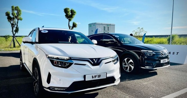 Việt Nam lọt top 10 quốc gia có chi phí sạc ô tô điện rẻ nhất toàn cầu - Ảnh 2.