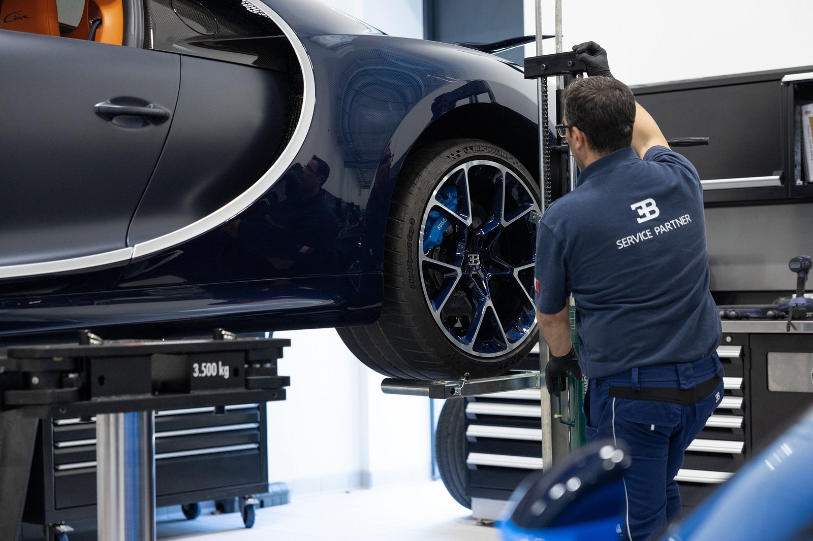 Chỉ có 6 trung tâm dịch vụ trên thế giới nhưng sao chẳng khách hàng nào phàn nàn về chất lượng dịch vụ Bugatti? - Ảnh 2.