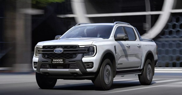 Ford Ranger hybrid ra mắt: Mạnh hơn Ranger Raptor, có chế độ chạy điện, thêm nhiều ổ điện hợp dân mê camping