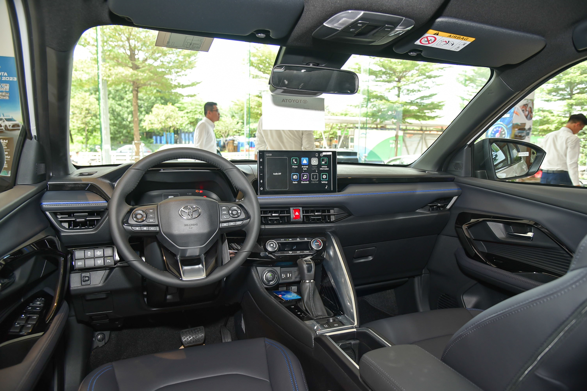 Ngồi thử Toyota Yaris Cross bản thuần xăng giá 730 triệu đồng: Rẻ hơn 100 triệu nhưng 'option' không khác biệt nhiều - Ảnh 7.