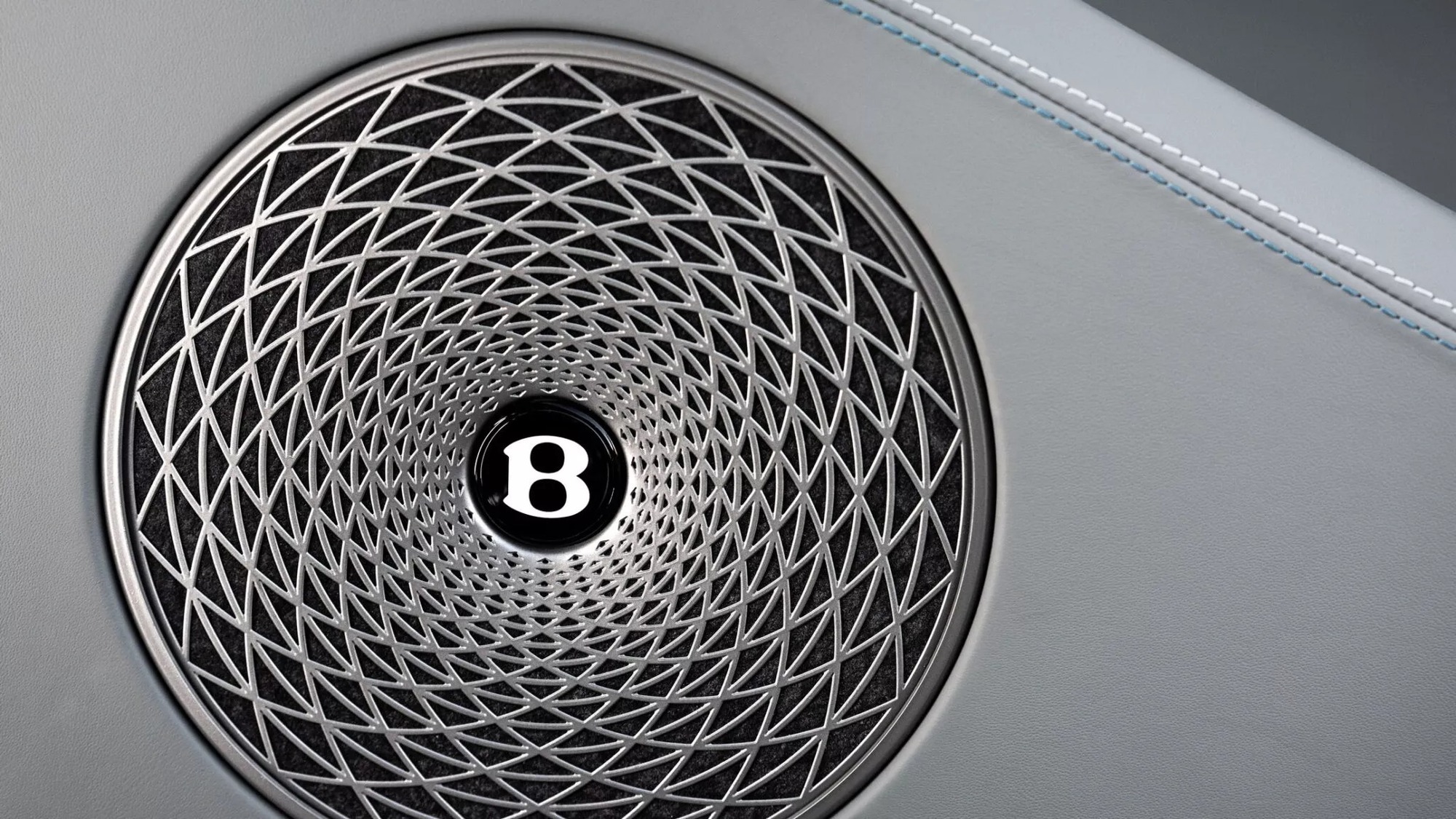 Bentley đắt nhất, mạnh nhất được bổ sung tùy chọn âm thanh đáng giá bằng một chiếc xe phổ thông - Ảnh 3.