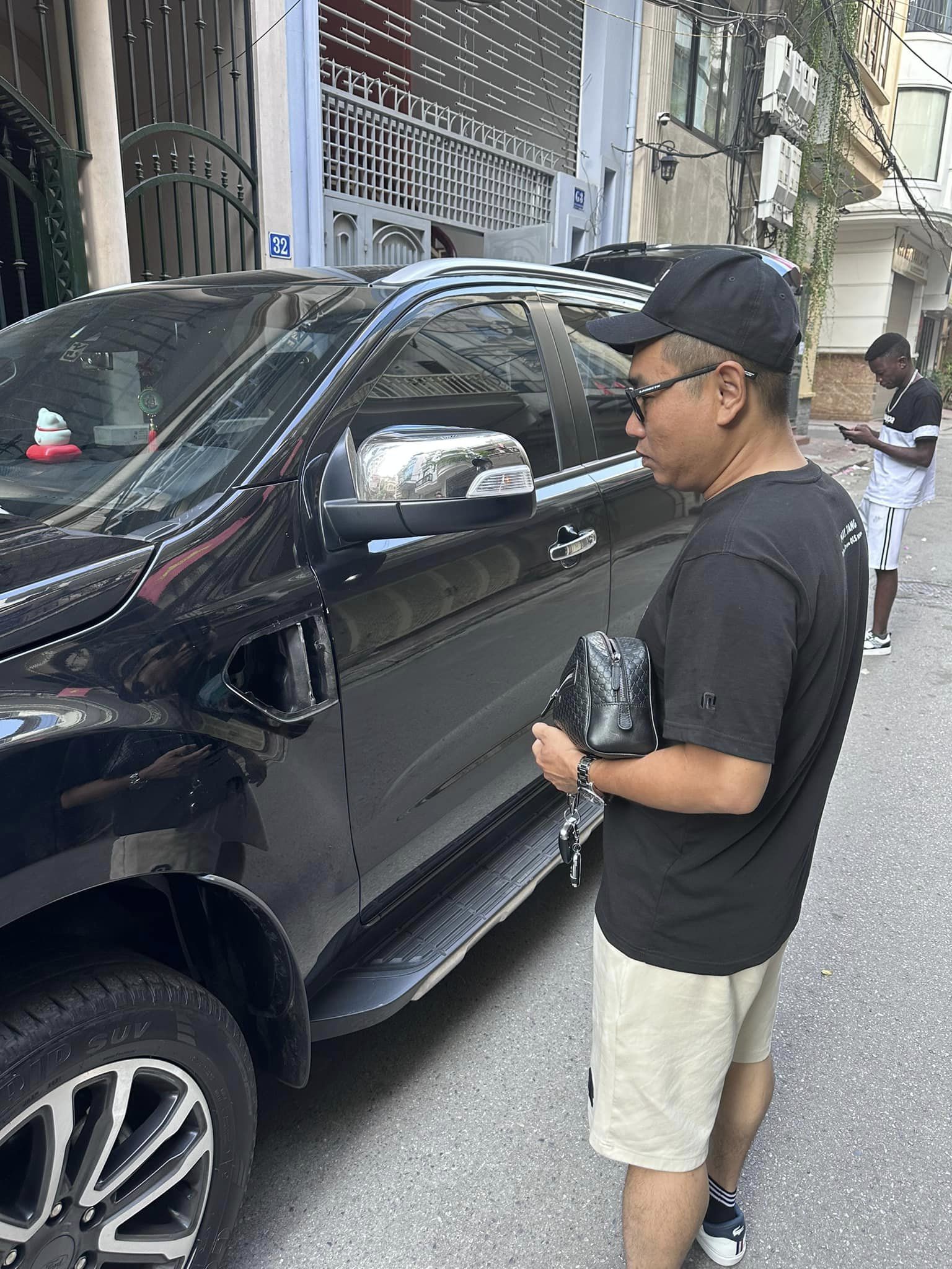 “Kiếp nạn thứ 82” của Quang Linh Vlogs: Bị kẻ gian cạy xe ô tô, cách chữa mới khiến netizen bất ngờ - Ảnh 2.