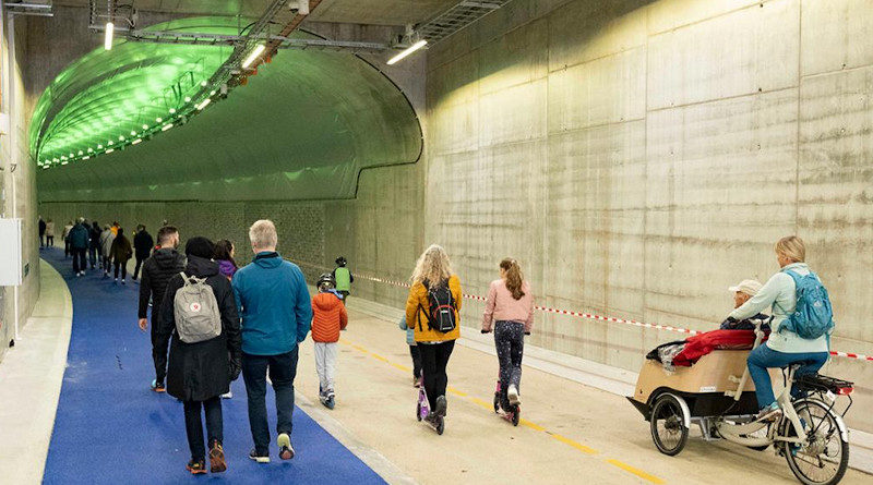 Bí mật của đường hầm xe đạp thú vị nhất thế giới - Ảnh 1.