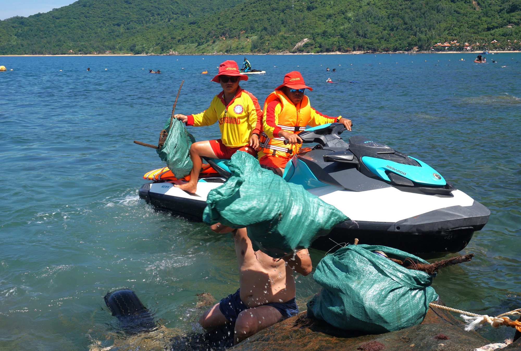 Chuyện những chiếc lưới "ma" bức tử san hô ở Đà Nẵng và nhóm "phượt" đáy biển, giải cứu đại dương - Ảnh 21.