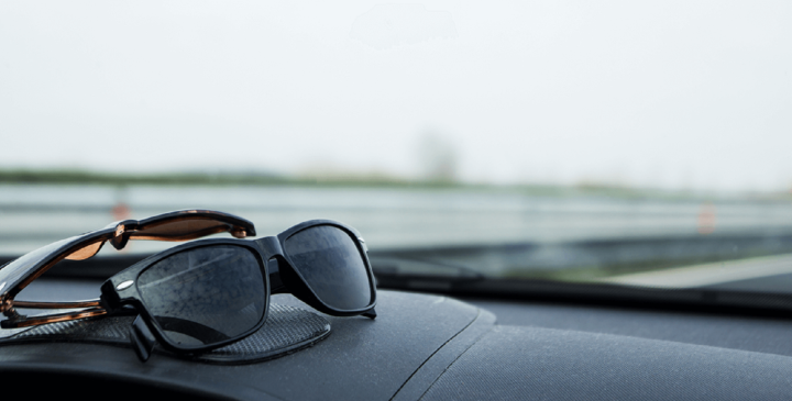 Có nên đeo kính râm khi lái xe? - Ảnh 1.