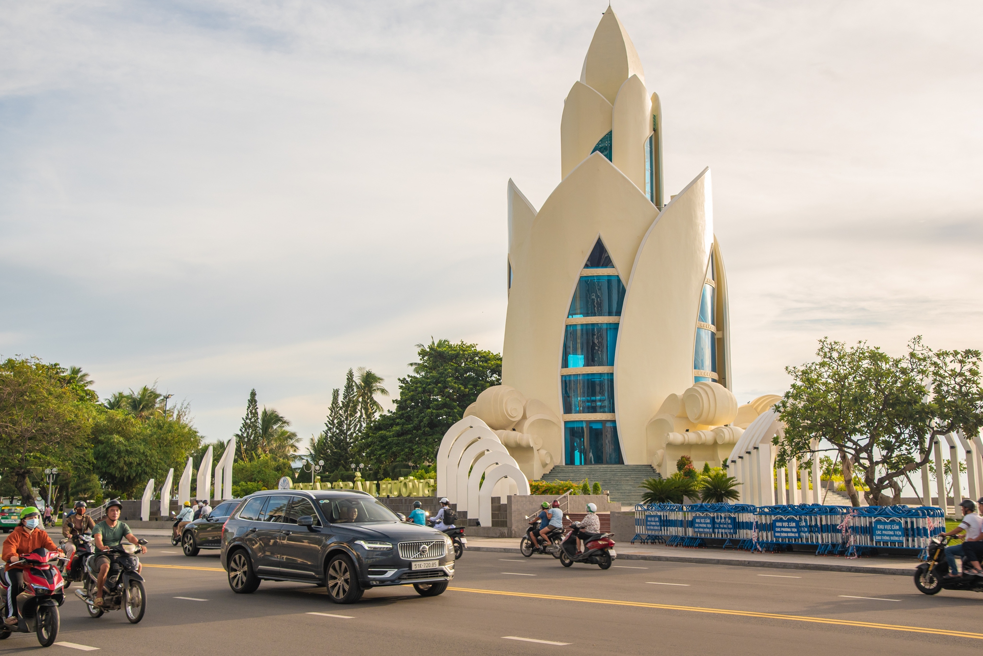 AP15 xuyên Việt: Đổ đầy bình Volvo XC60 T8 chạy hơn 600km Đà Nẵng - Nha Trang vẫn dư 1/3, đồng hồ báo 5,4 lít/100km - Ảnh 3.
