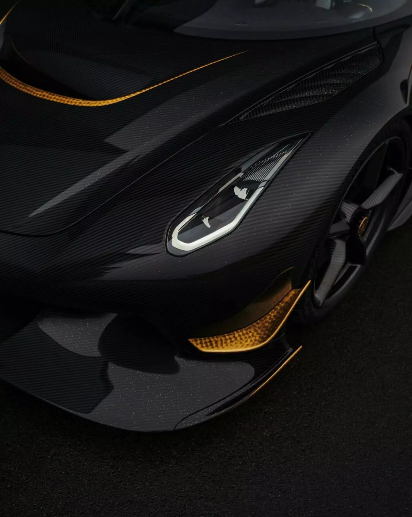 Koenigsegg Jesko thân carbon trần dùng vàng 24k trang trí - Ảnh 3.