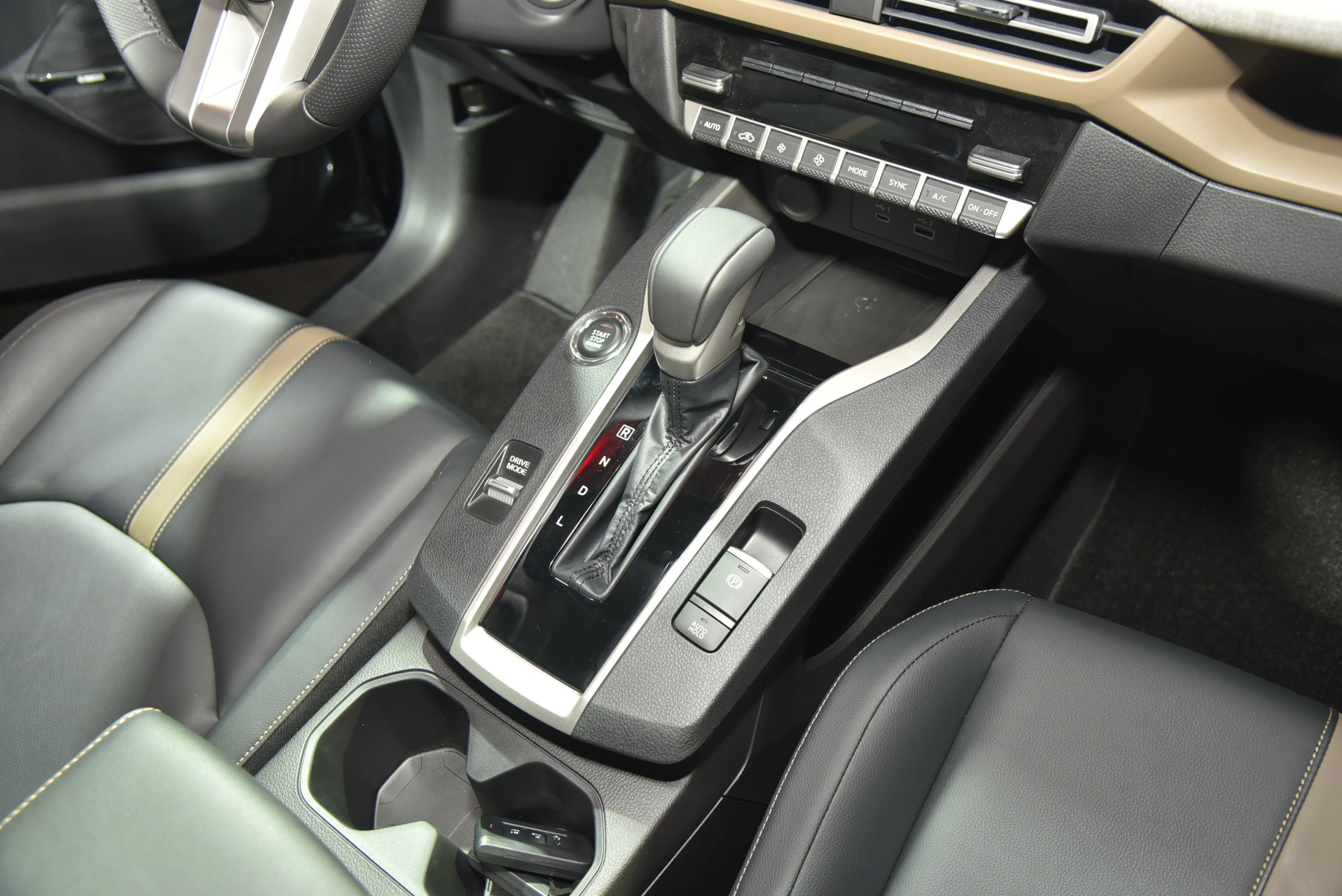 Soi qua 4 phiên bản Mitsubishi Xforce: Bản tiêu chuẩn cắt gần hết trang bị, bản Premium dễ thành hàng 'hot' - Ảnh 7.
