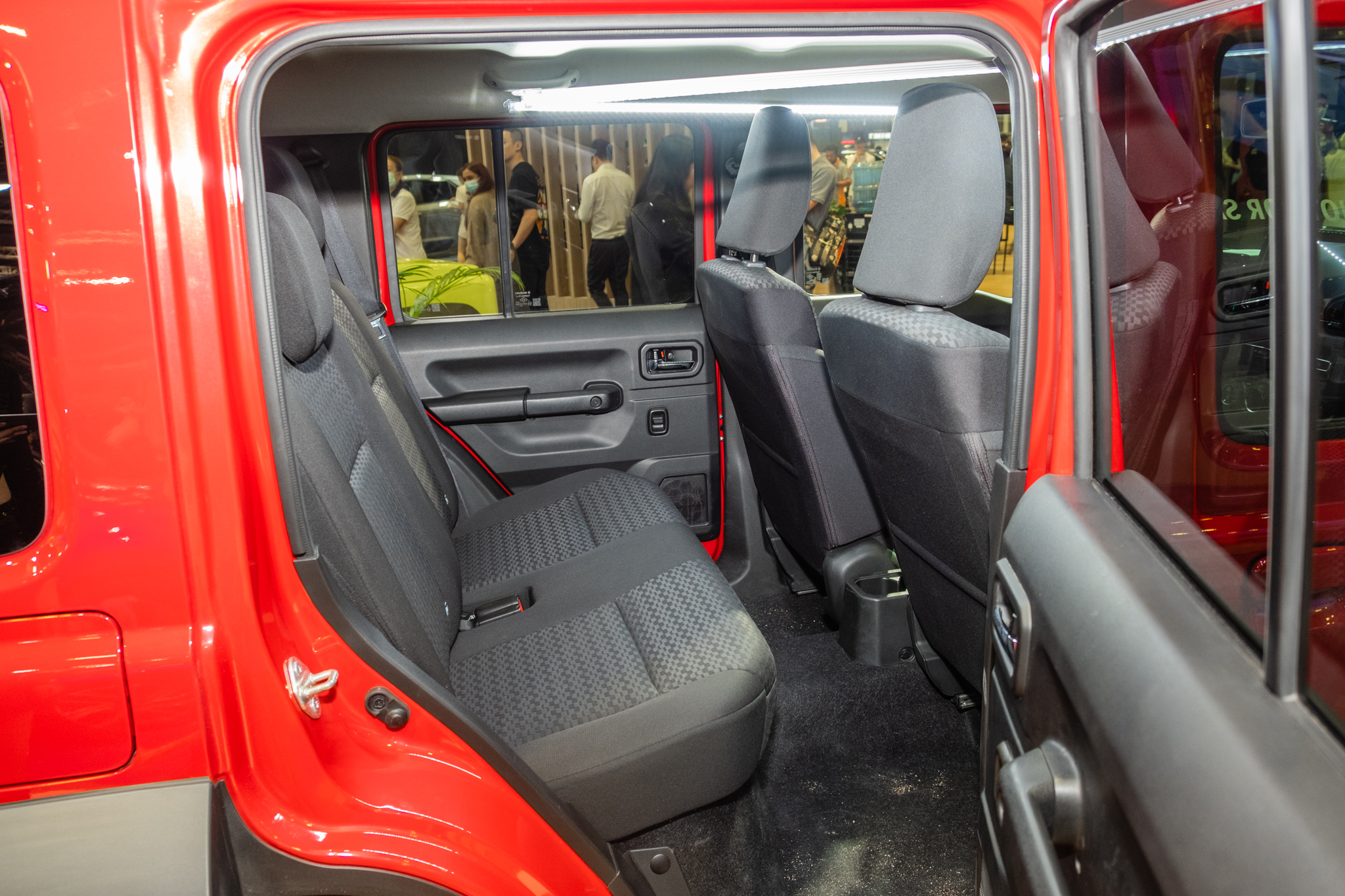 Xem thử Suzuki Jimny 5 cửa sắp bán tại ĐNÁ: Thực dụng hơn, nhiều khách Việt đang mong chờ - Ảnh 11.