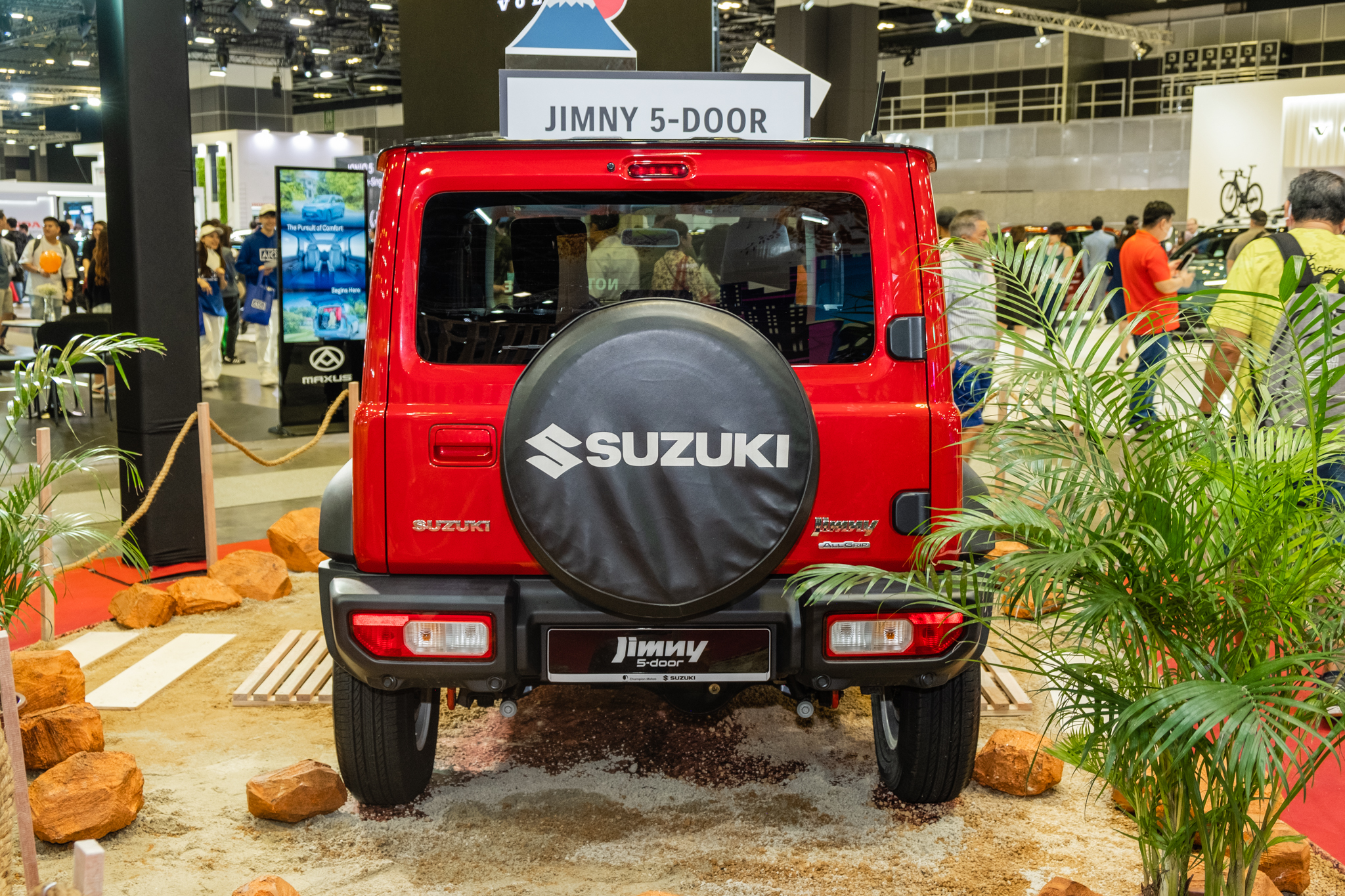 Xem thử Suzuki Jimny 5 cửa sắp bán tại ĐNÁ: Thực dụng hơn, nhiều khách Việt đang mong chờ - Ảnh 8.