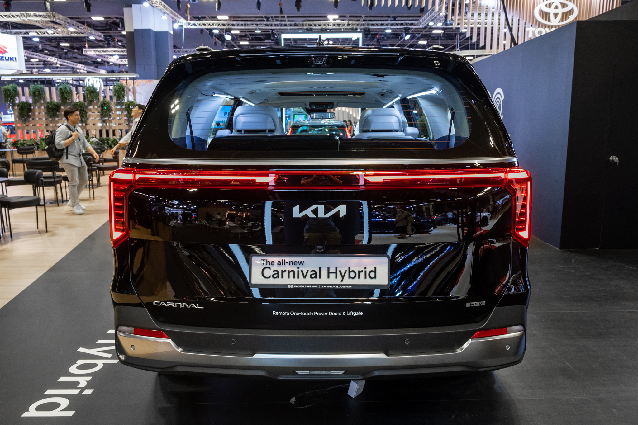 Kia Carnival 2024 lần đầu ra mắt ĐNÁ: Đèn mới như xe Cadillac, nội thất hiện đại hơn, thêm động cơ hybrid, sẽ sớm về Việt Nam - Ảnh 6.