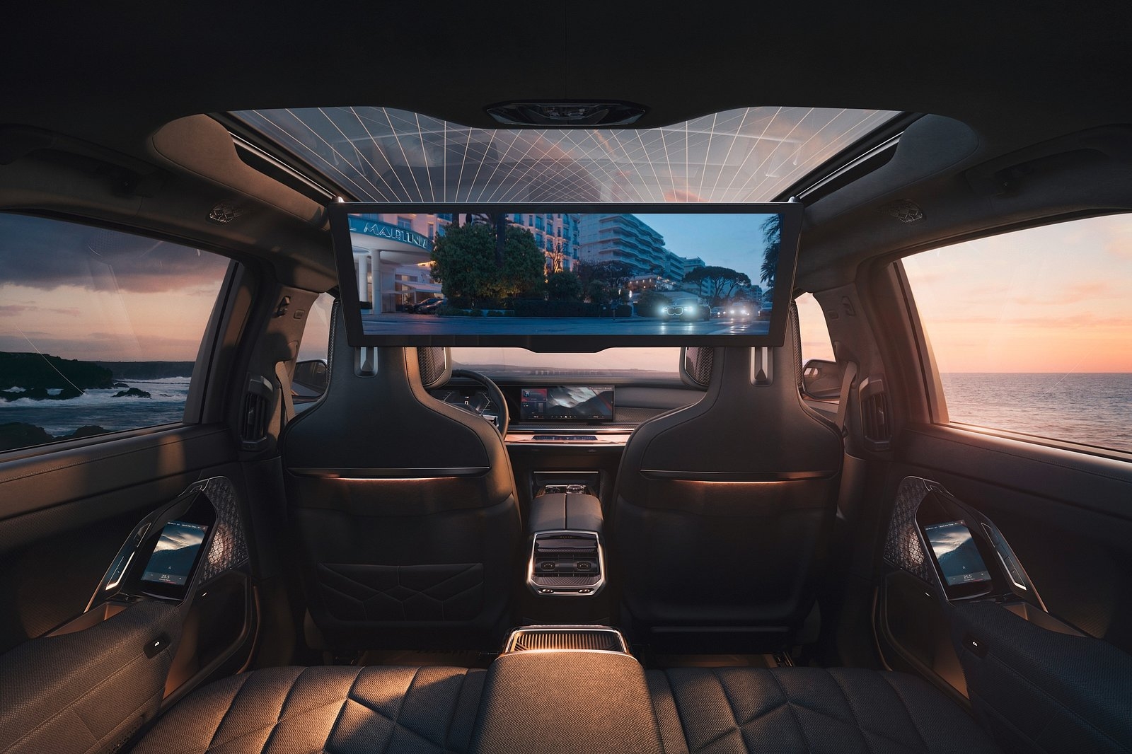 BMW chữa say xe bằng màn hình: 'Tốn' cảm biến và màn hình, ngồi trong cabin kín mà như mui trần- Ảnh 2.