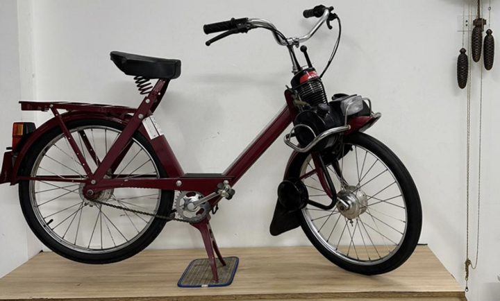 Xe đạp máy Velosolex 4800 cũ 13 năm tuổi giá đắt ngang Honda Vision - Ảnh 1.