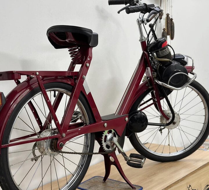 Xe đạp máy Velosolex 4800 cũ 13 năm tuổi giá đắt ngang Honda Vision - Ảnh 2.