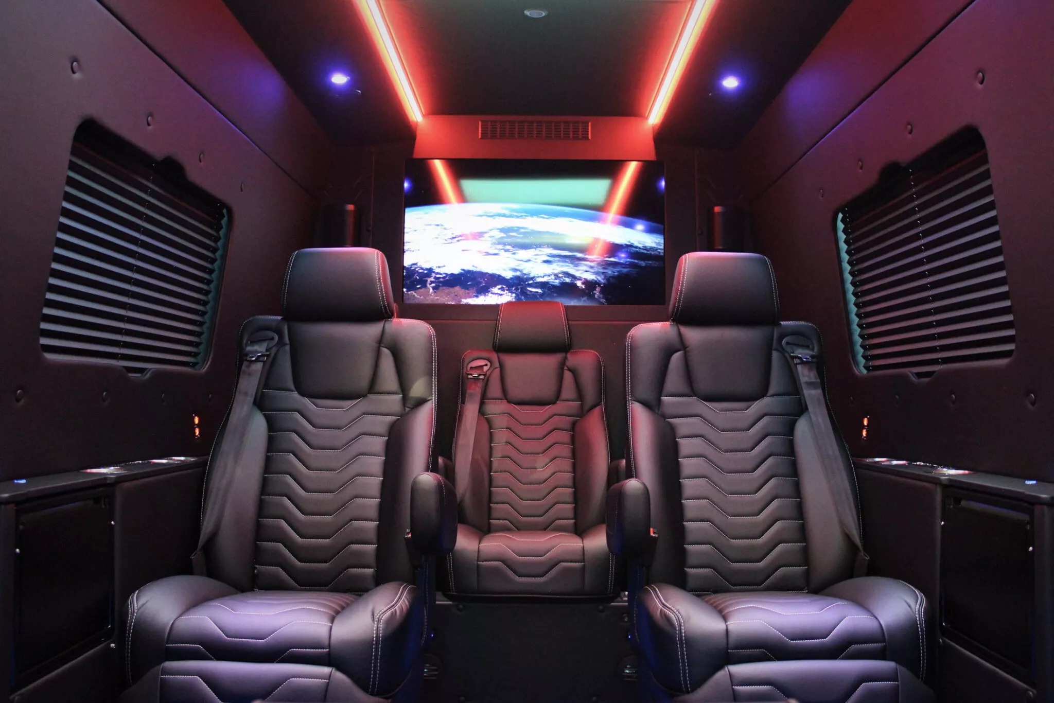 Mercedes-Benz Sprinter VIP-Class siêu sang, giá ngang Bentley Flying Spur nhưng đủ cho 9 người ngồi - Ảnh 3.