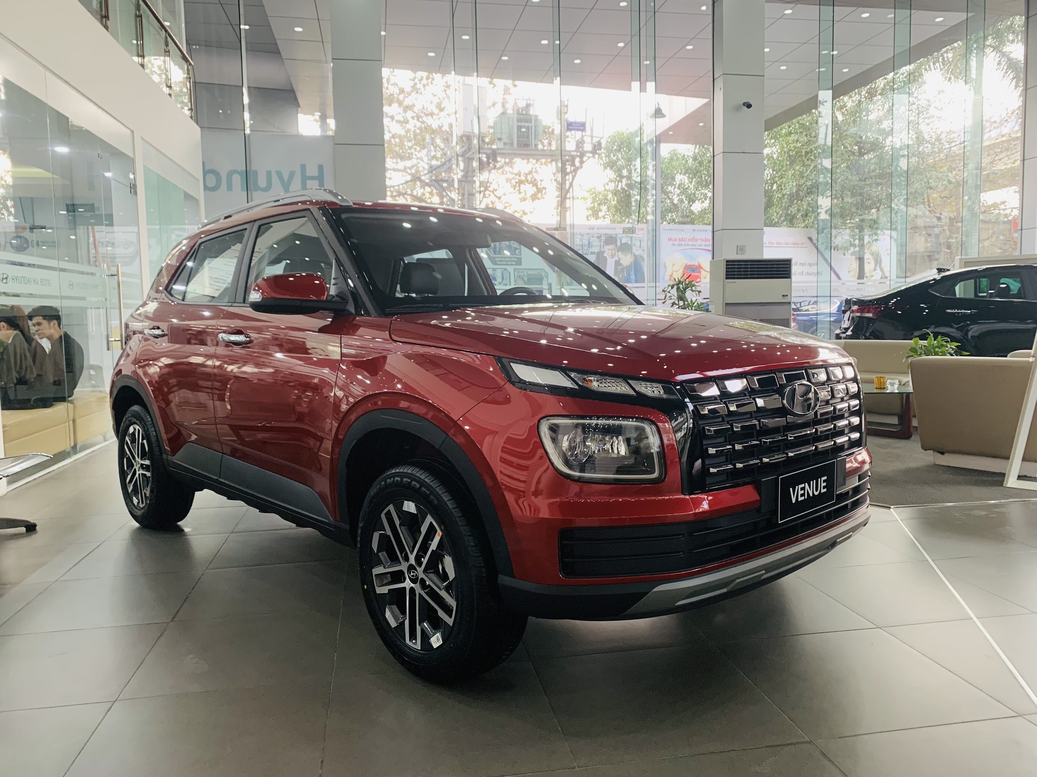 Ra mắt chưa tới 1 tháng, Hyundai Venue đã được đại lý ưu đãi, gây sức ép lên Raize và Sonet - Ảnh 2.