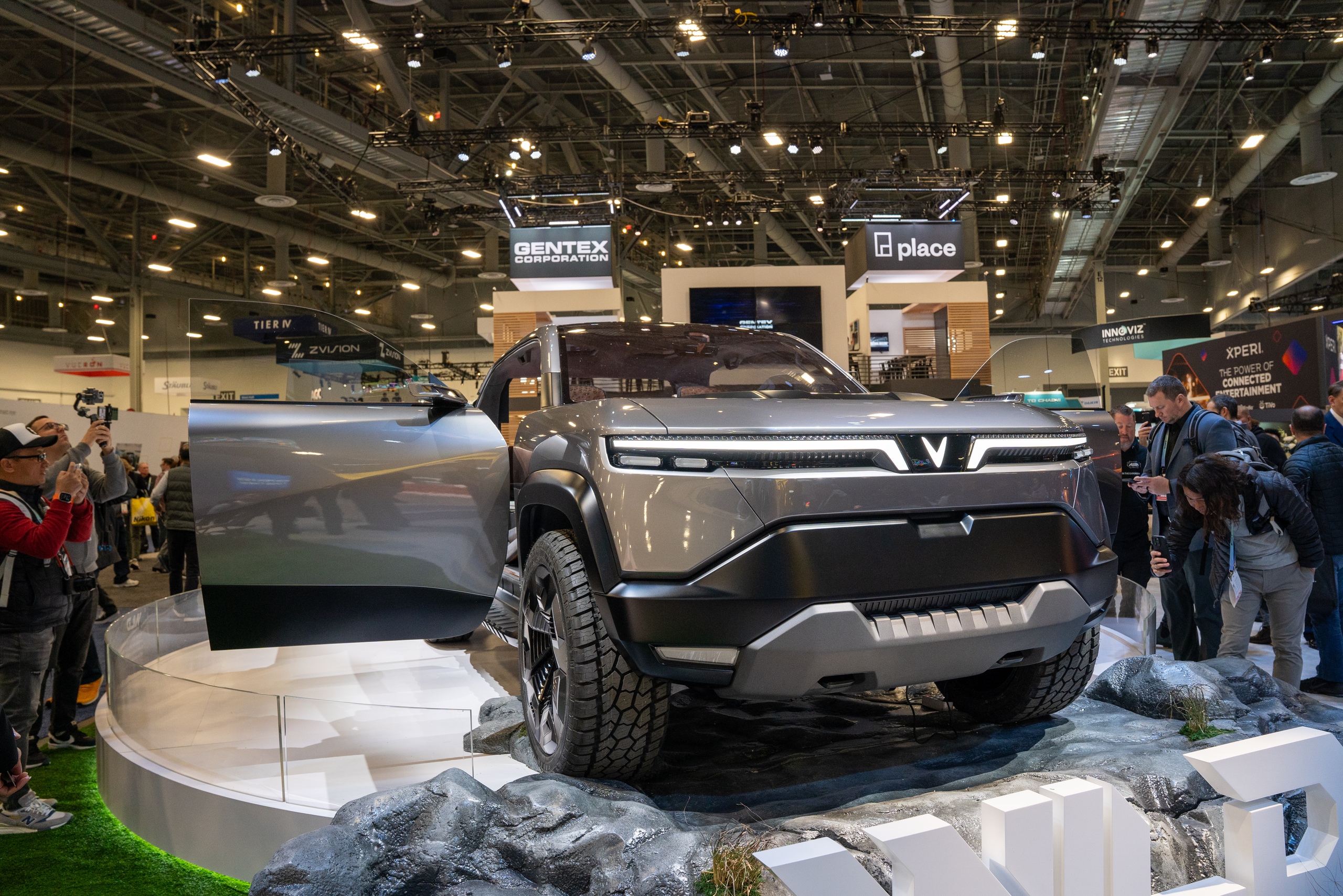 VinFast ra mắt concept bán tải 'hoang dã', nằm chung phân khúc cỡ trung với Ford Ranger - Ảnh 1.