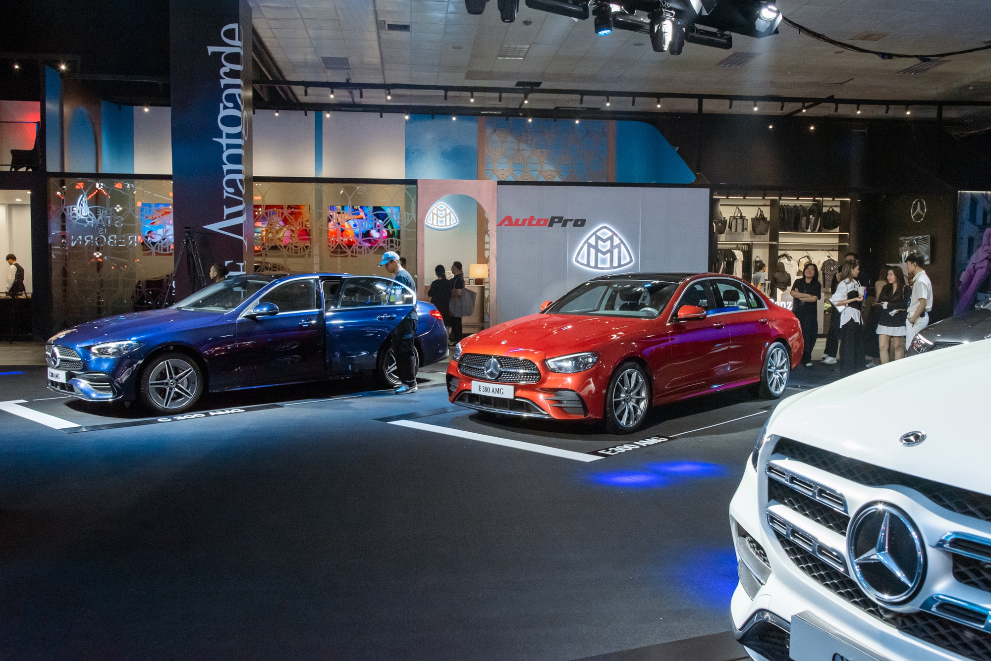 Chiêm ngưỡng dàn xe Mercedes-Benz mới nhất trị giá 150 tỷ tại Hà Nội: Có cả xe điện, xe hiệu suất cao, khu tiếp VIP- Ảnh 15. Chiêm ngưỡng dàn xe Mercedes-Benz mới nhất trị giá 150 tỷ tại Hà Nội: Có cả xe điện, xe hiệu suất cao, khu tiếp VIP- Ảnh 15.