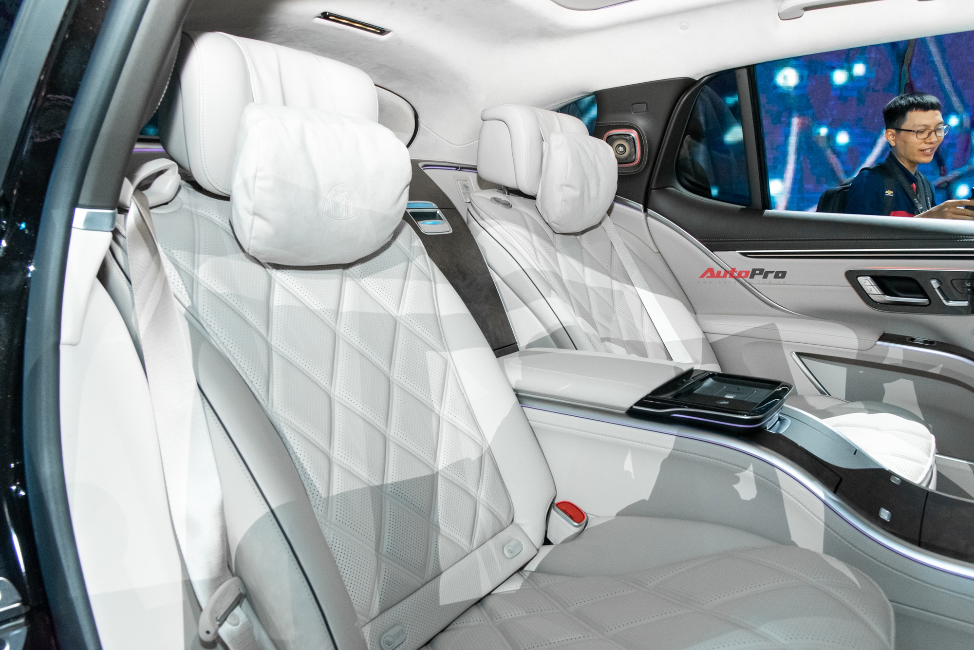 Chiêm ngưỡng dàn xe Mercedes-Benz mới nhất trị giá 150 tỷ tại Hà Nội: Có cả xe điện, xe hiệu suất cao, khu tiếp VIP- Ảnh 10. Chiêm ngưỡng dàn xe Mercedes-Benz mới nhất trị giá 150 tỷ tại Hà Nội: Có cả xe điện, xe hiệu suất cao, khu tiếp VIP- Ảnh 10.