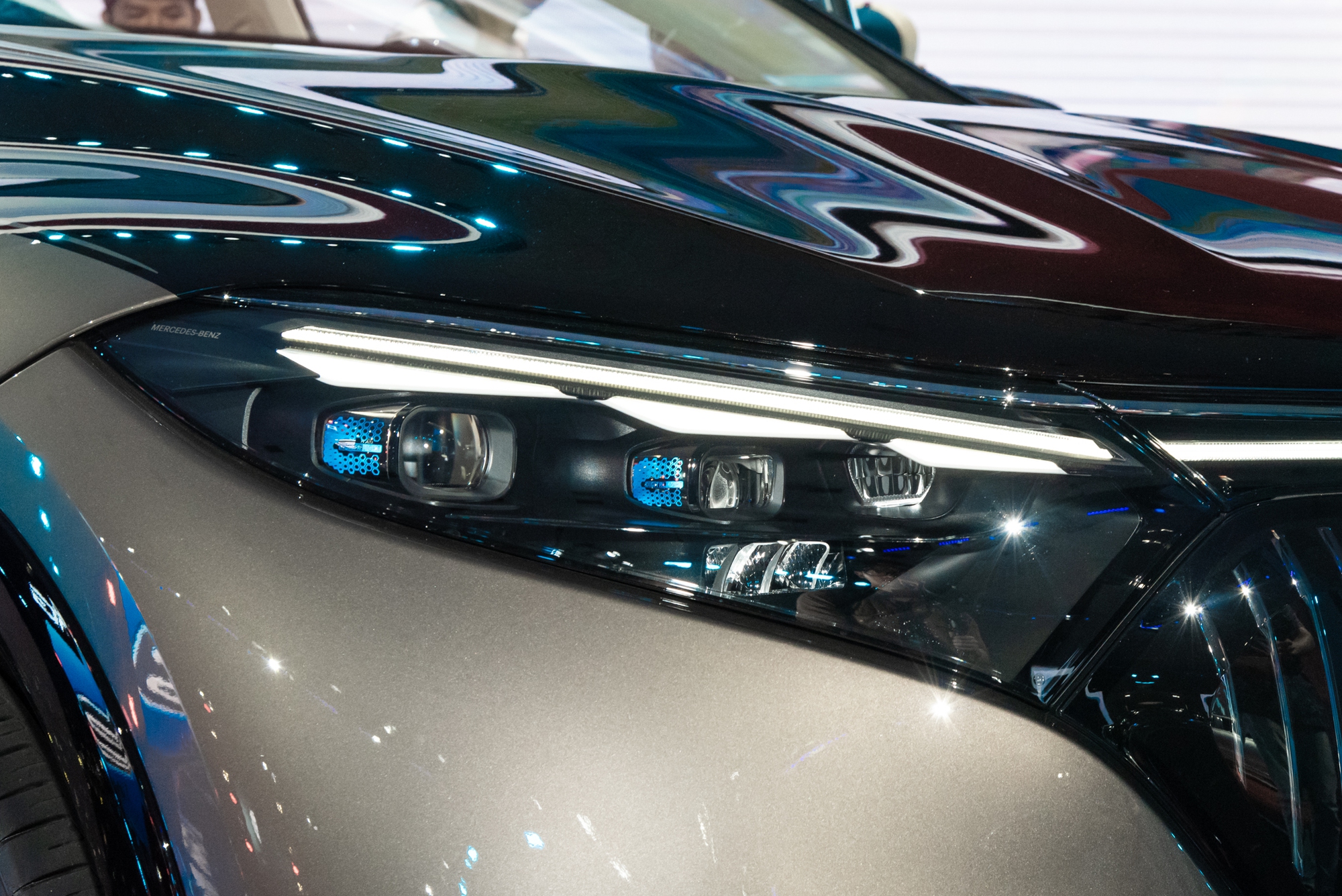 Mercedes-Maybach EQS 680 vừa ra mắt Việt Nam đã có khách chốt luôn tại sự kiện: Giá 7,61 tỷ, 3 màn hình, mạnh gần 660 mã lực, chạy 611km/sạc- Ảnh 5.