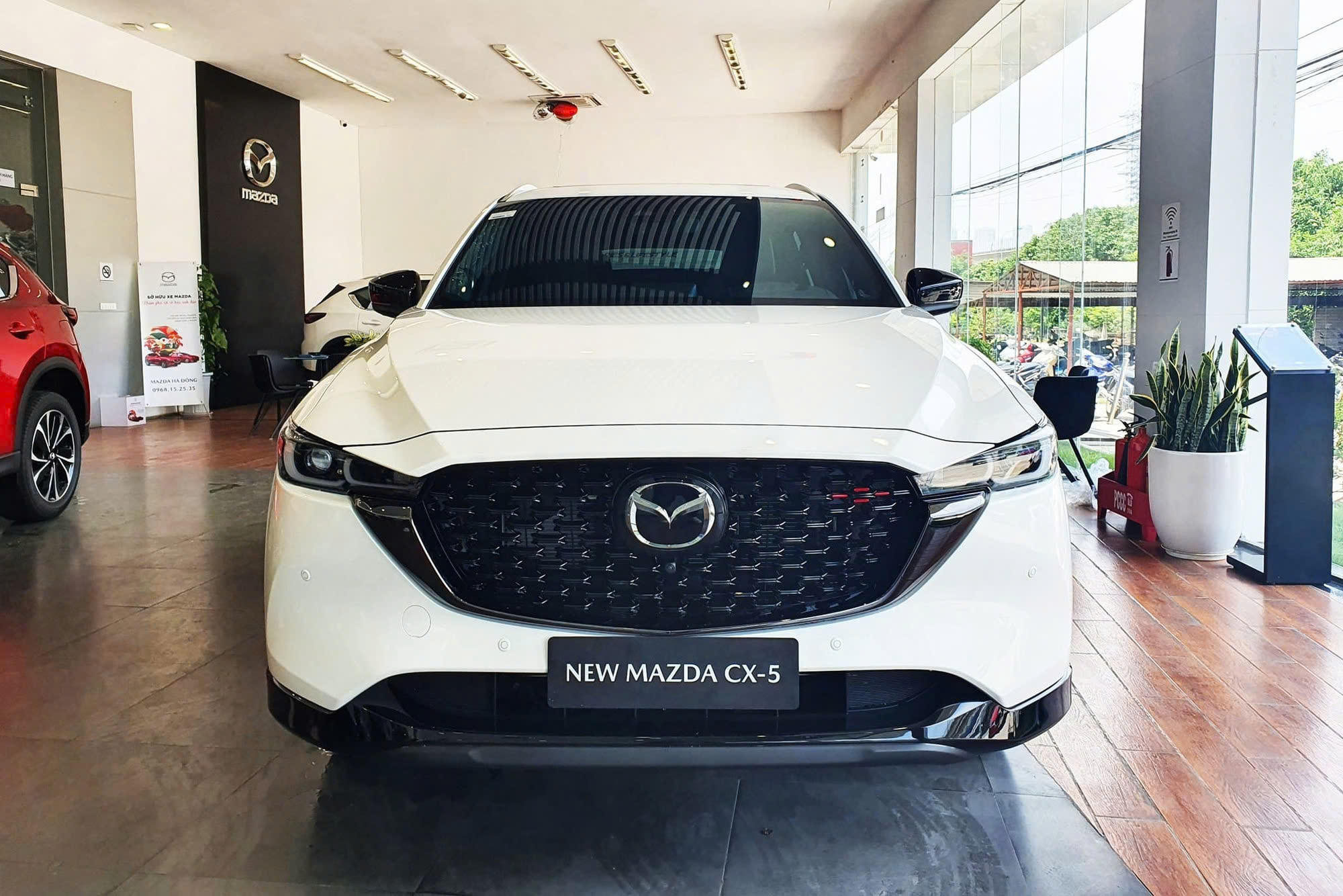 Cùng giá 979 triệu đồng, chọn Tucson 1.6 Turbo hay CX-5 2.5 Signature Exclusive và đây là bảng so sánh chi tiết- Ảnh 4. Cùng giá 979 triệu đồng, chọn Tucson 1.6 Turbo hay CX-5 2.5 Signature Exclusive và đây là bảng so sánh chi tiết- Ảnh 4.