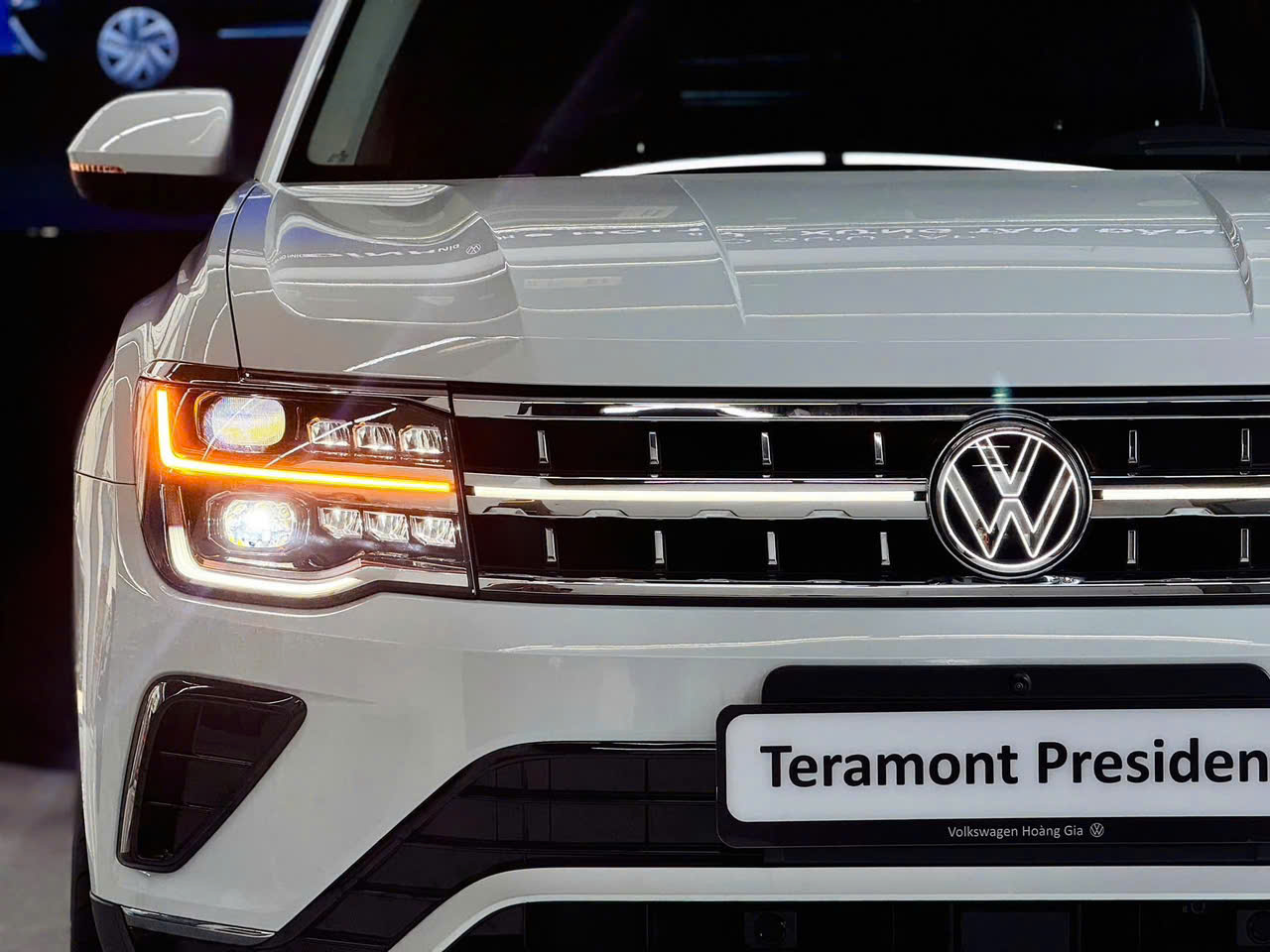 VW Teramont President về đại lý: Giá 2,4 tỷ đồng, hàng 2 ghế 'chủ tịch', có ADAS, giới hạn 88 xe trong năm 2024- Ảnh 3.