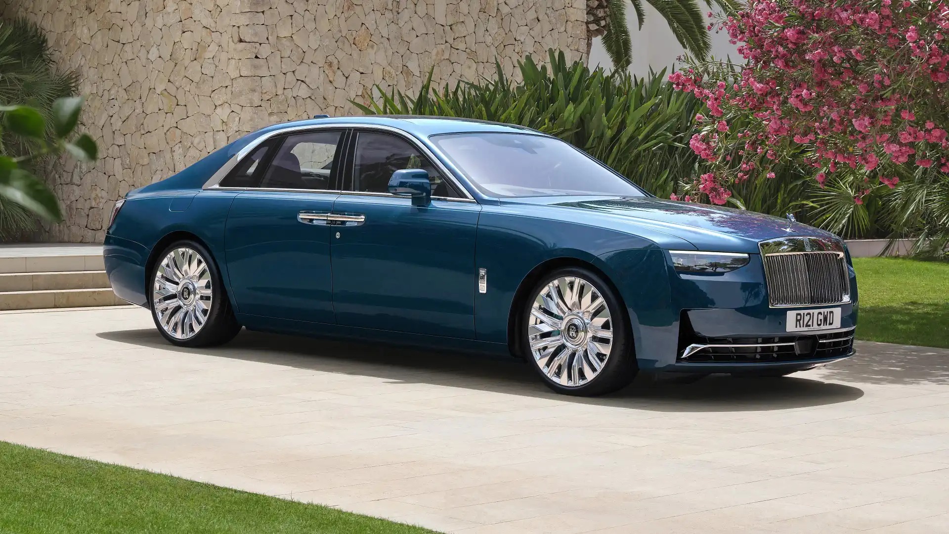 Rolls-Royce Ghost 2025 ra mắt: Thiết kế sửa nhẹ, nội thất lột xác với công nghệ đỉnh cao từ BMW- Ảnh 2.