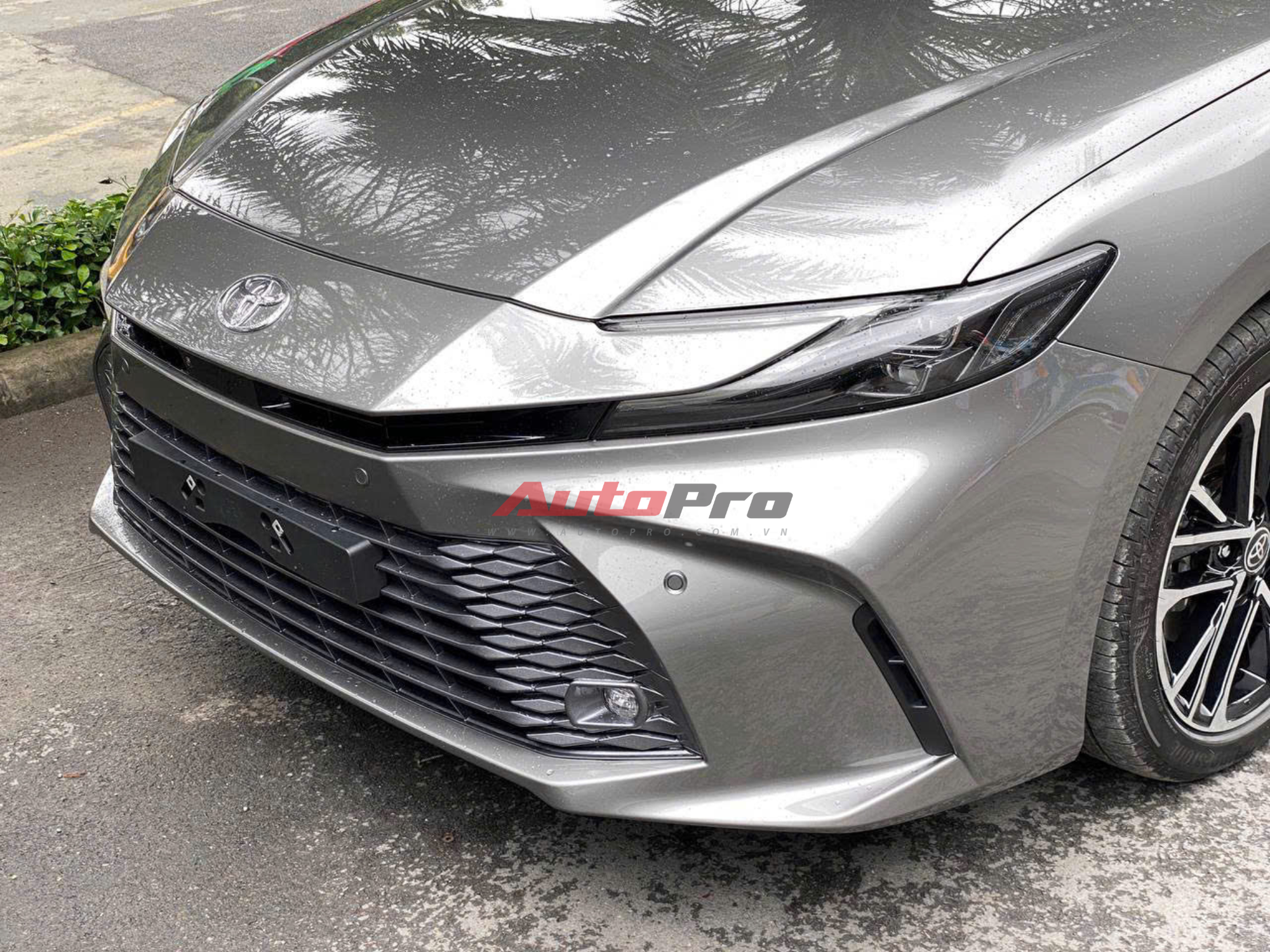 Hot nhất lúc này: Toyota Camry đời mới lộ diện tại VMS 2024, là bản cao nhất, màn hình kép 12,3inch, chỉ còn động cơ hybrid, có ADAS- Ảnh 7.