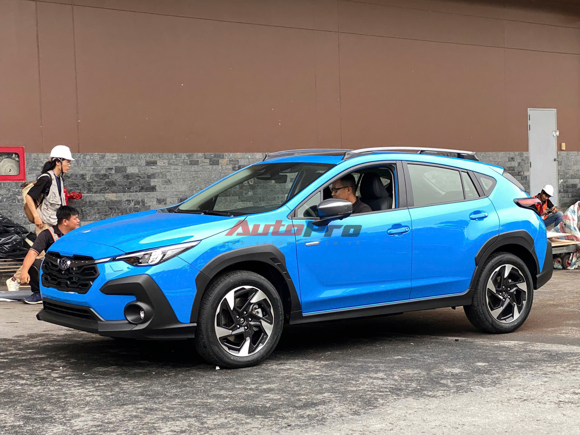 Subaru Crosstrek xuất hiện trước thềm VMS 2024: Thiết kế hầm hố, màn hình dọc, giá dễ cao hơn cả Corolla Cross- Ảnh 2.