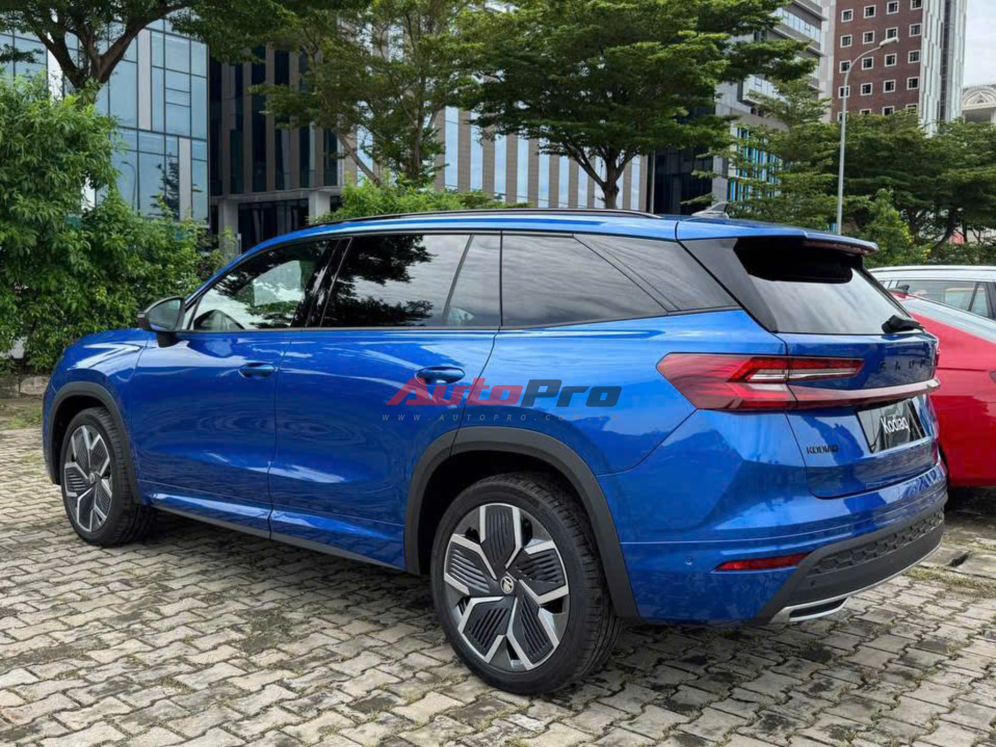 Tóm gọn Skoda Kodiaq đời mới sắp ra mắt tại VMS 2024: Động cơ mạnh hơn, hai màn hình lớn, có ADAS, cạnh tranh Santa Fe- Ảnh 3.