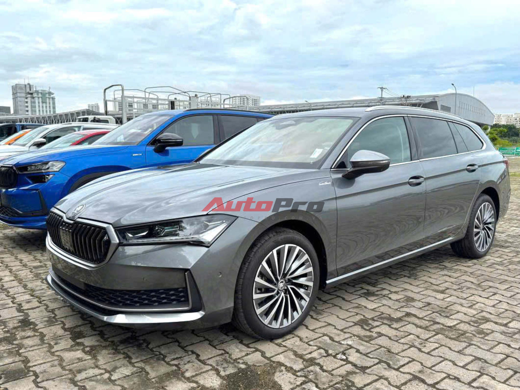 'Làn gió mới' Skoda Superb chờ ra mắt VMS 2024: Dáng wagon, nội thất tối giản, thêm đối trọng với Camry- Ảnh 2.