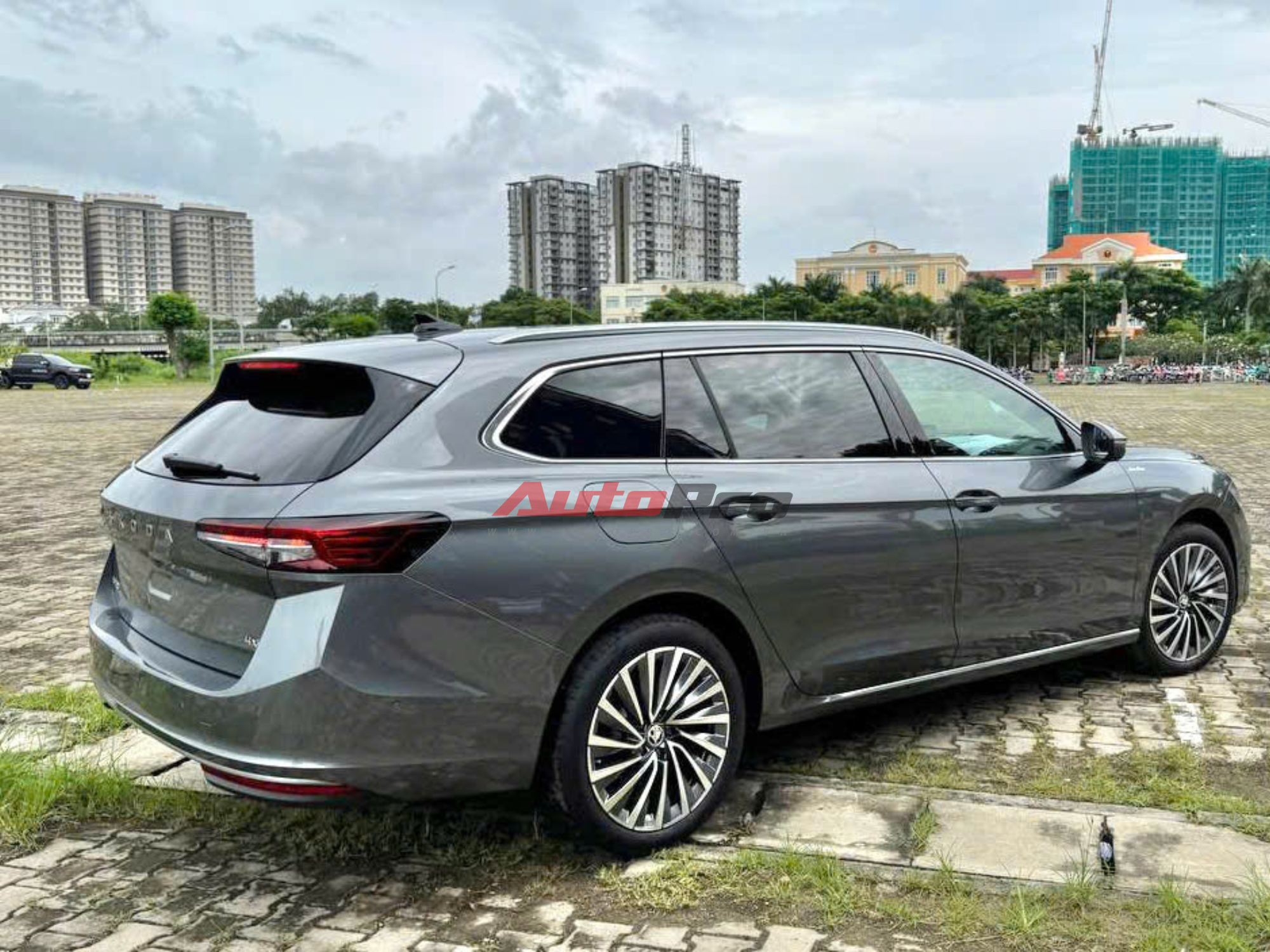 'Làn gió mới' Skoda Superb chờ ra mắt VMS 2024: Dáng wagon, nội thất tối giản, thêm đối trọng với Camry- Ảnh 3.