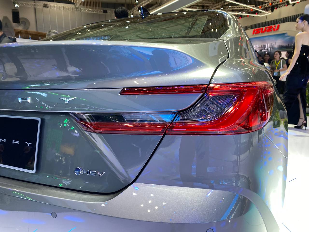 Toyota Camry 2025 ra mắt Việt Nam: Giá cao nhất 1,53 tỷ, có cả xăng và hybrid, đắt nhưng vẫn không sợ Mazda6, Accord- Ảnh 7.