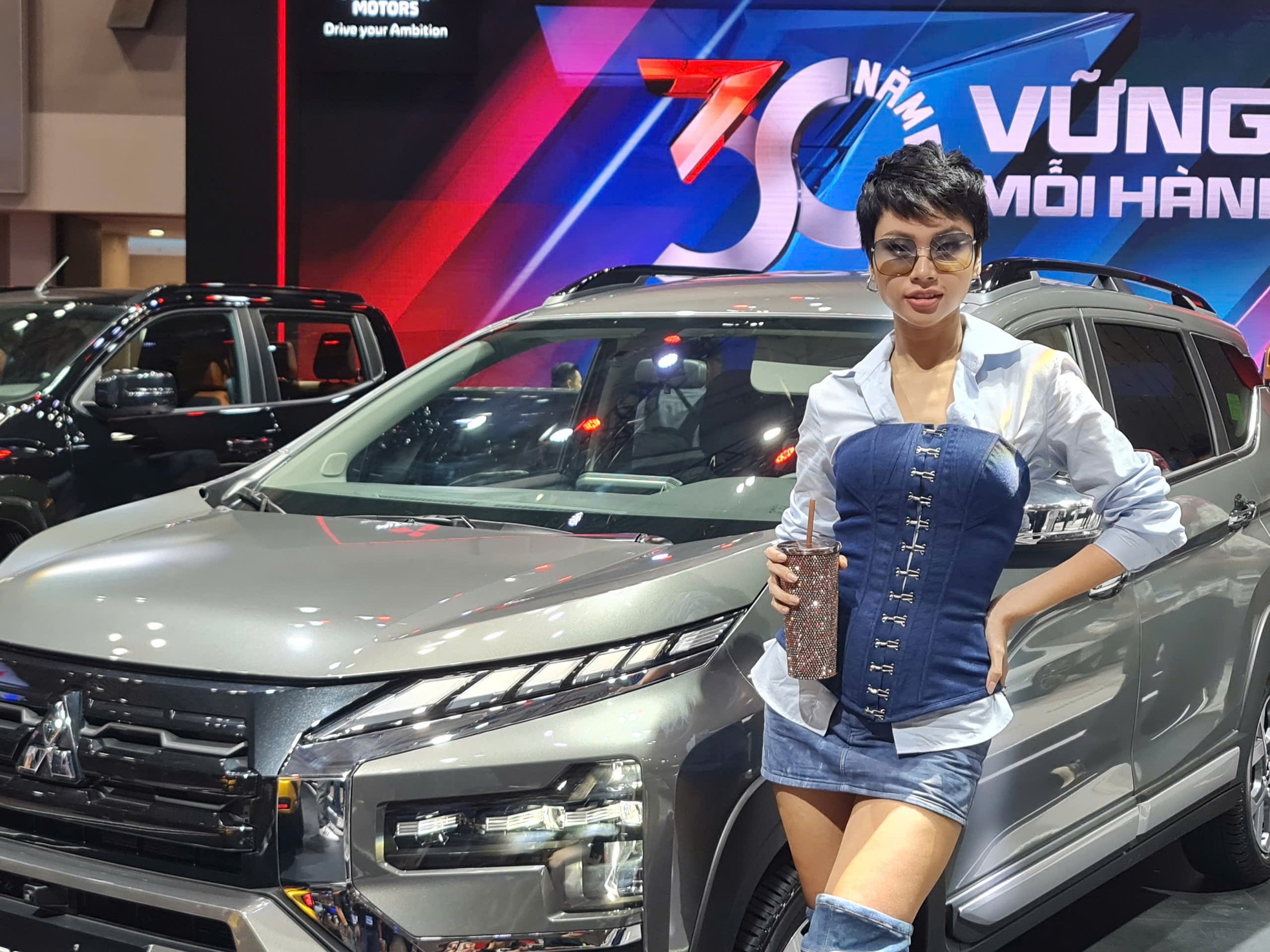 'Bóng hồng' khoe sắc tại Vietnam Motor Show 2024- Ảnh 3.