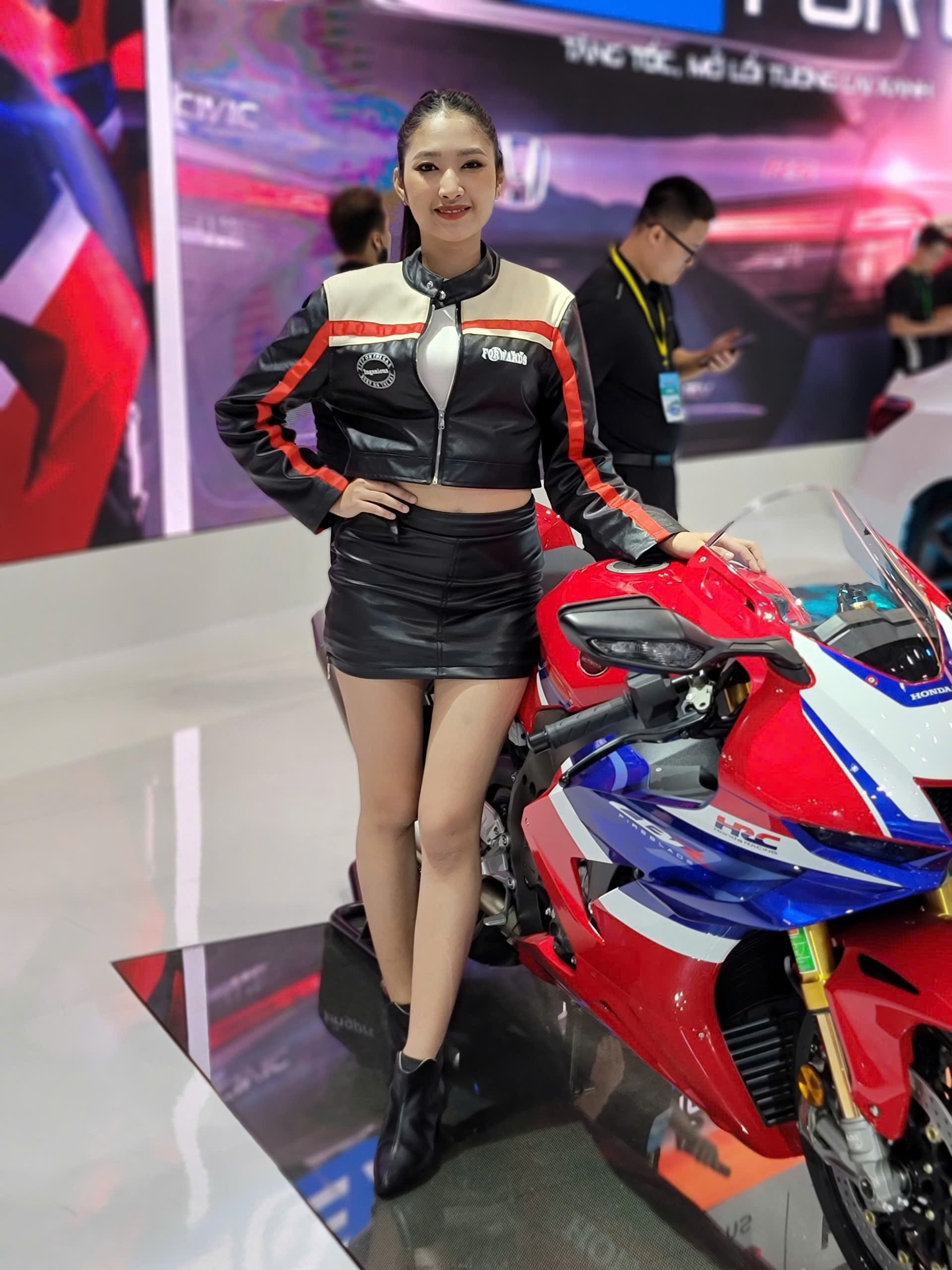 'Bóng hồng' khoe sắc tại Vietnam Motor Show 2024- Ảnh 16.