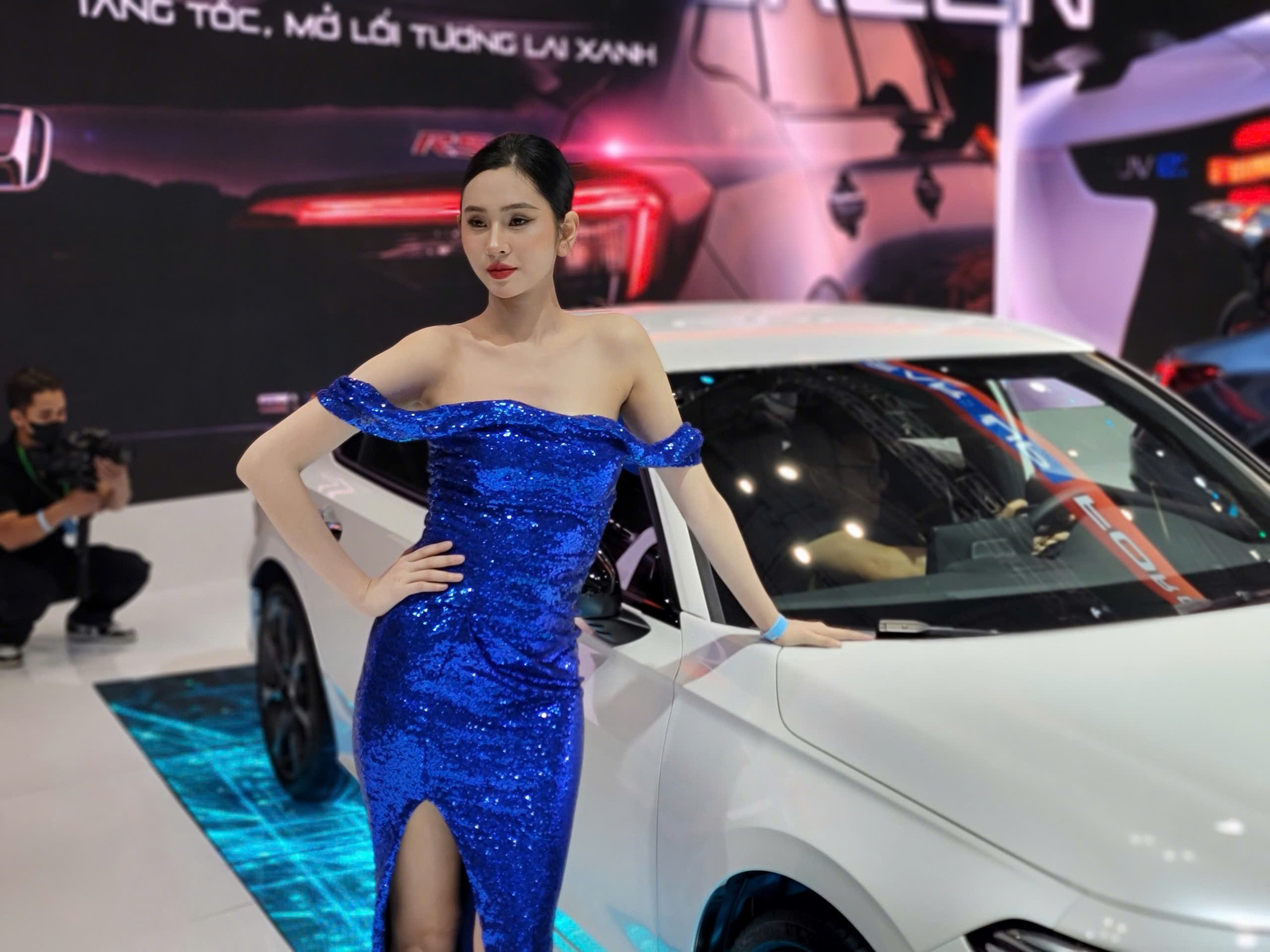 'Bóng hồng' khoe sắc tại Vietnam Motor Show 2024- Ảnh 12.