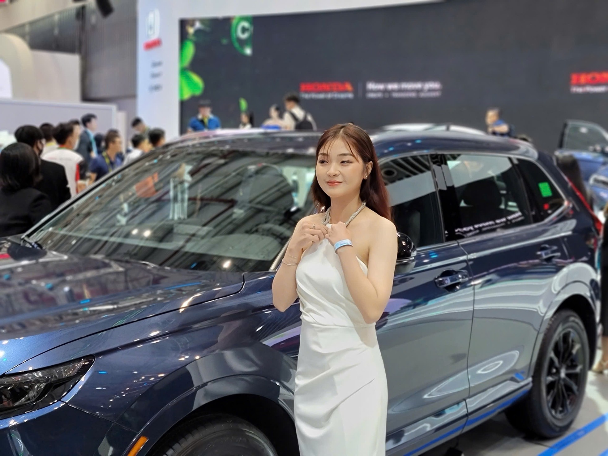 'Bóng hồng' khoe sắc tại Vietnam Motor Show 2024- Ảnh 13.