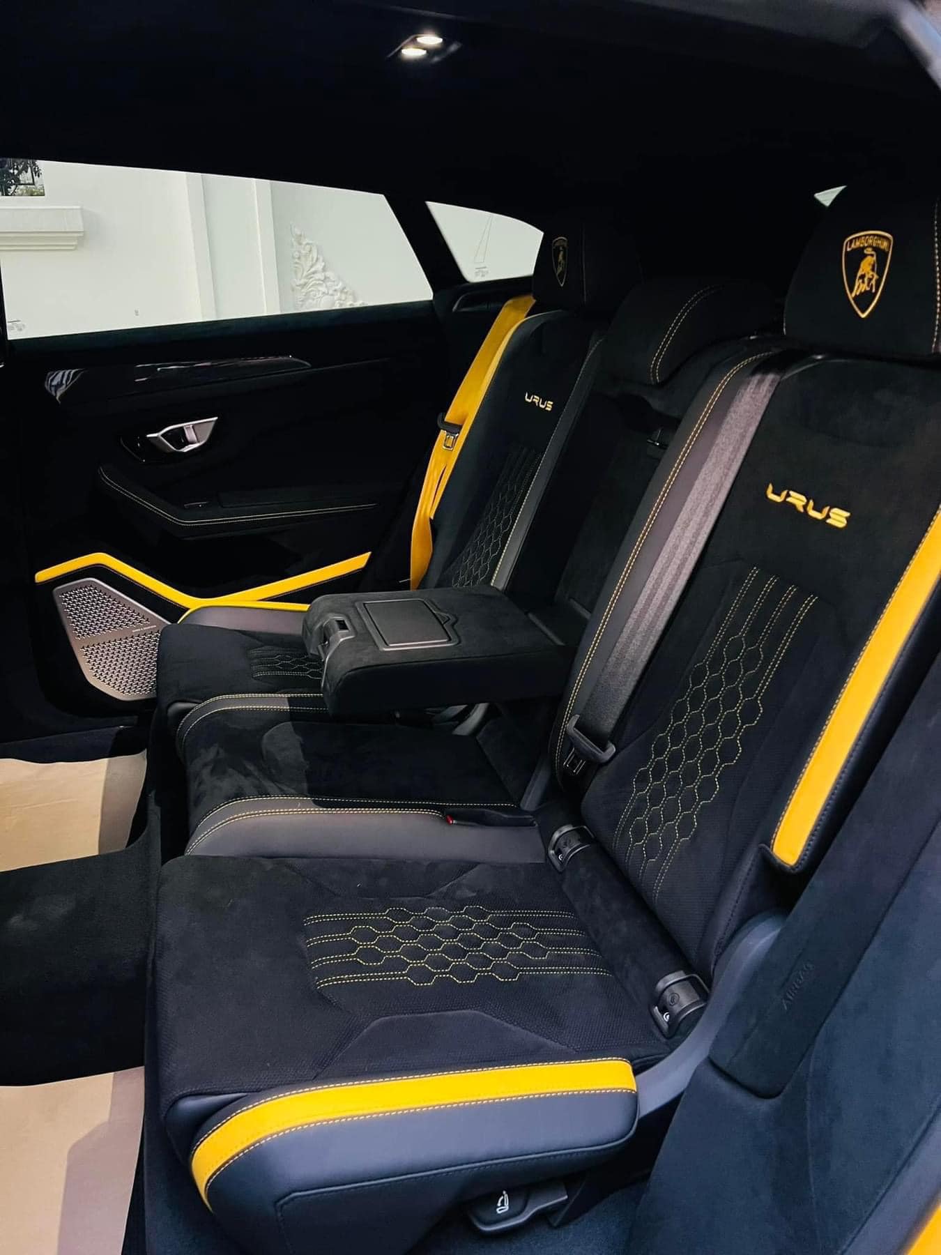 Lamborghini Urus Performante từng của vợ chồng Đoàn Di Băng được rao bán: Xe mới chạy 3.000 km, rẻ hơn mua mới 3 tỷ đồng- Ảnh 10.