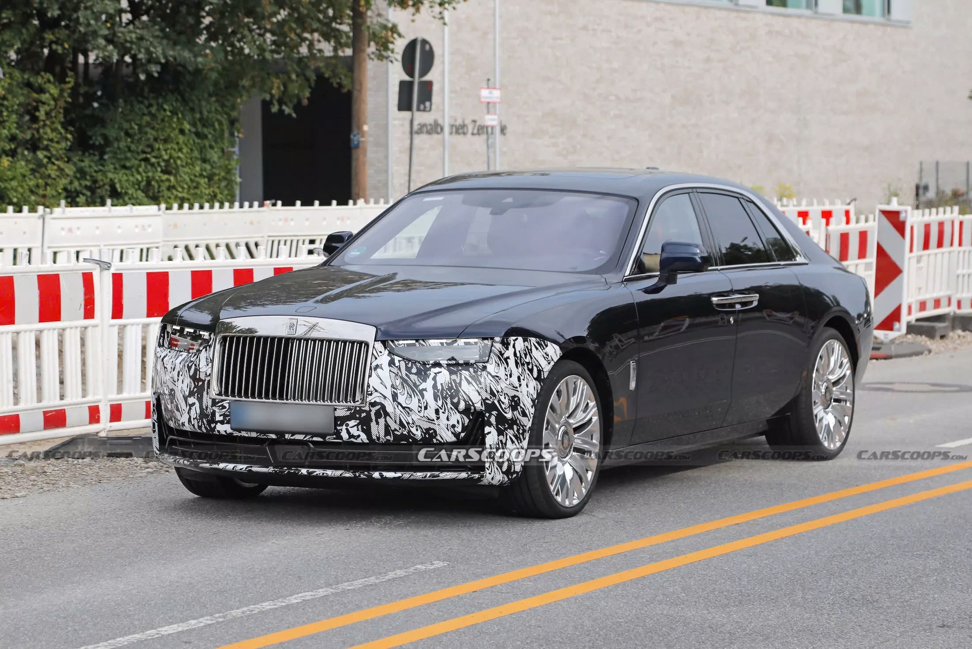 Rolls-Royce Ghost lộ bản nâng cấp: Tinh chỉnh thiết kế, bổ sung ADAS, động cơ không đổi, ra mắt năm 2026- Ảnh 1.