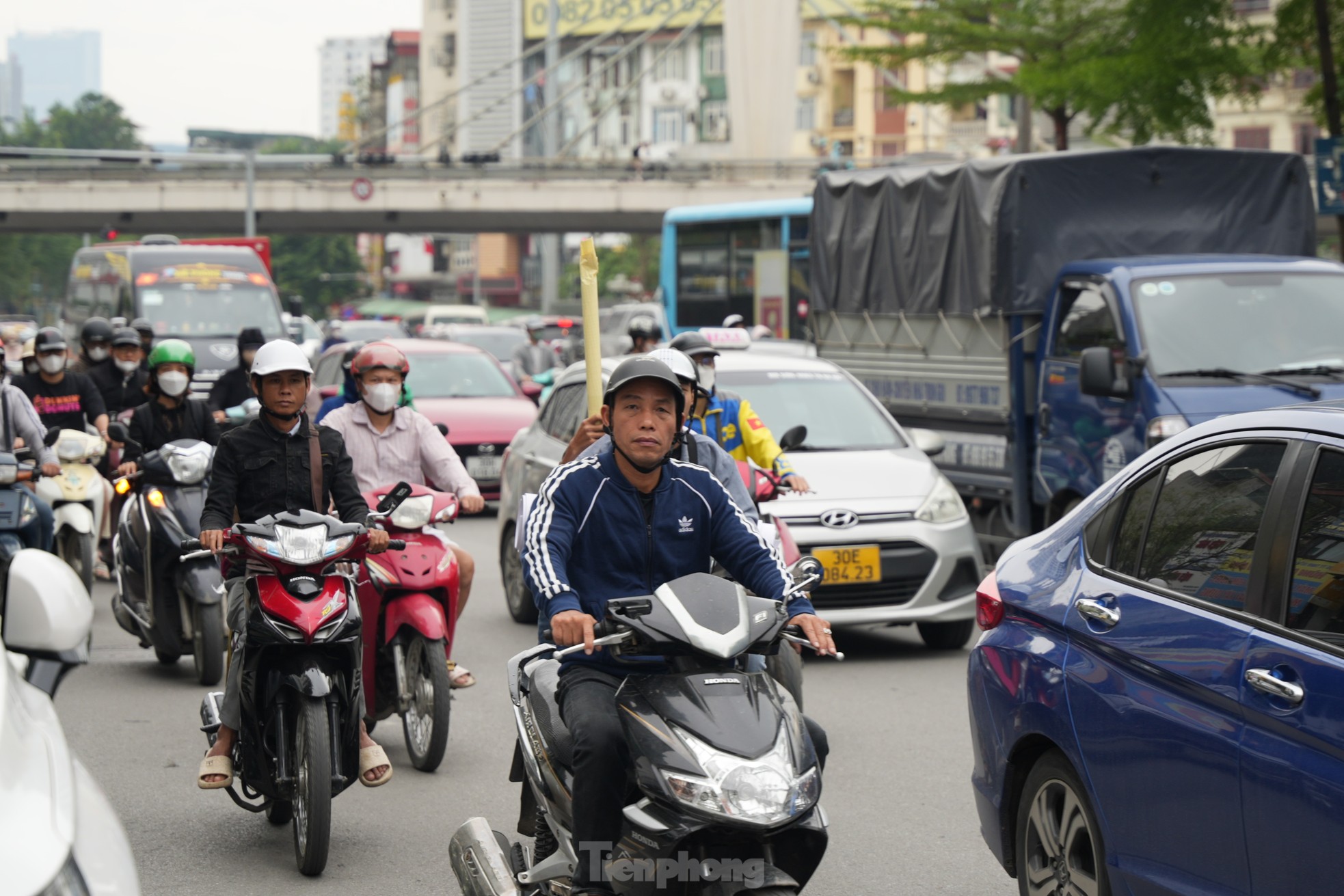 Người dân nghĩ gì việc Hà Nội sắp hạn chế xe máy?- Ảnh 5.