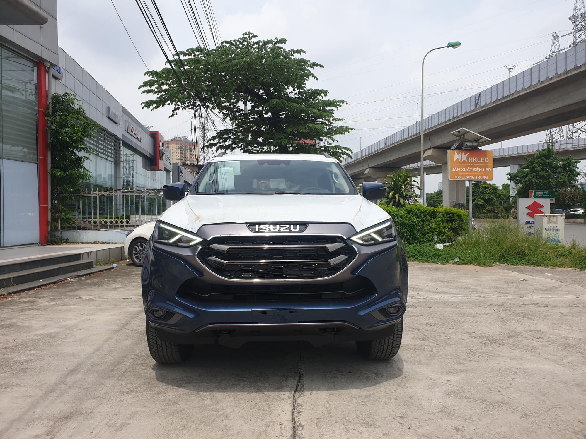 Isuzu mu-X giảm tới 215 triệu tại đại lý: Giá khởi điểm từ 810 triệu đồng, SUV hạng D nhưng rẻ ngang CX-5, Territory- Ảnh 4.